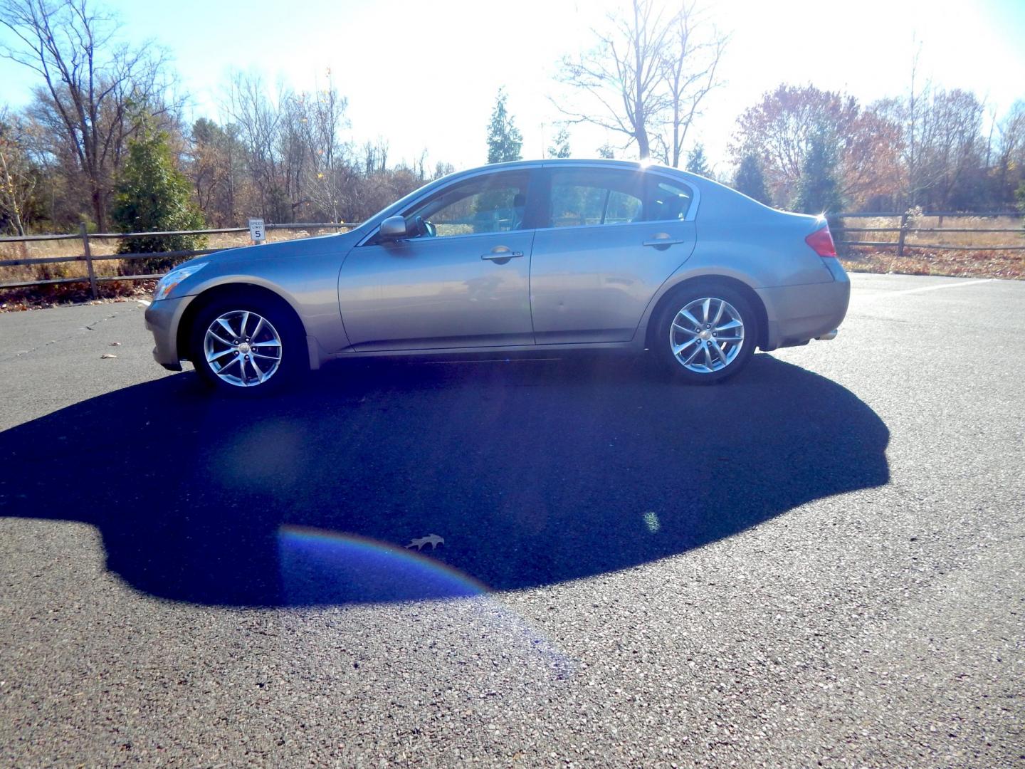 2007 Silver /Black Leather Infiniti G35 Sedan G35X (JNKBV61F17M) with an 3.5L V6 DOHC 24V engine, 5-Speed Automatic Overdrive transmission, located at 6528 Lower York Road, New Hope, PA, 18938, (215) 862-9555, 40.358707, -74.977882 - Here is a 2007 Infiniti G35X AWD in silver with an automatic transmission and black leather interior. This G35X has a powerful 3.5L V6 engine, keyless ignition push button start, keyless entry, power moonroof, power locks-windows-mirrors, dual climate control, 6-Disc CD-AM-FM-AUX, power heated seats - Photo#3