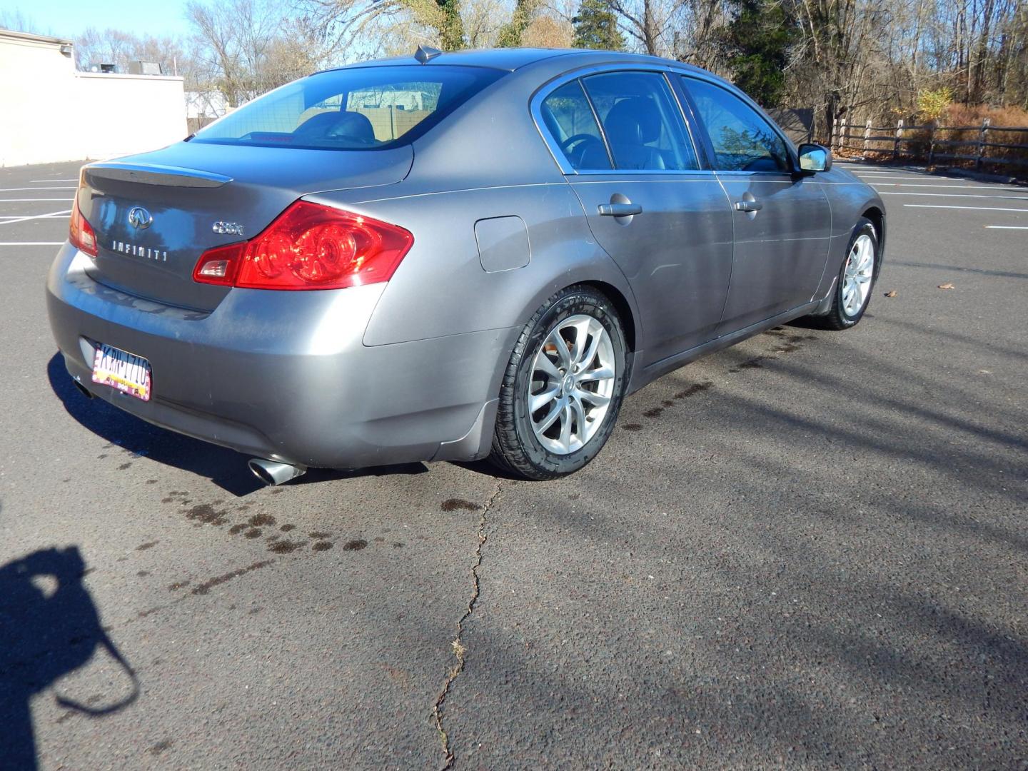 2007 Silver /Black Leather Infiniti G35 Sedan G35X (JNKBV61F17M) with an 3.5L V6 DOHC 24V engine, 5-Speed Automatic Overdrive transmission, located at 6528 Lower York Road, New Hope, PA, 18938, (215) 862-9555, 40.358707, -74.977882 - Here is a 2007 Infiniti G35X AWD in silver with an automatic transmission and black leather interior. This G35X has a powerful 3.5L V6 engine, keyless ignition push button start, keyless entry, power moonroof, power locks-windows-mirrors, dual climate control, 6-Disc CD-AM-FM-AUX, power heated seats - Photo#4