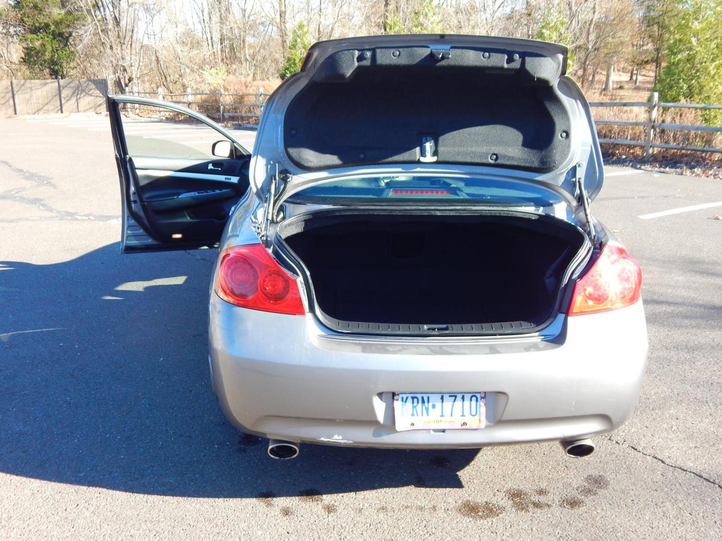 2007 Silver /Black Leather Infiniti G35 Sedan G35X (JNKBV61F17M) with an 3.5L V6 DOHC 24V engine, 5-Speed Automatic Overdrive transmission, located at 6528 Lower York Road, New Hope, PA, 18938, (215) 862-9555, 40.358707, -74.977882 - Here is a 2007 Infiniti G35X AWD in silver with an automatic transmission and black leather interior. This G35X has a powerful 3.5L V6 engine, keyless ignition push button start, keyless entry, power moonroof, power locks-windows-mirrors, dual climate control, 6-Disc CD-AM-FM-AUX, power heated seats - Photo#15