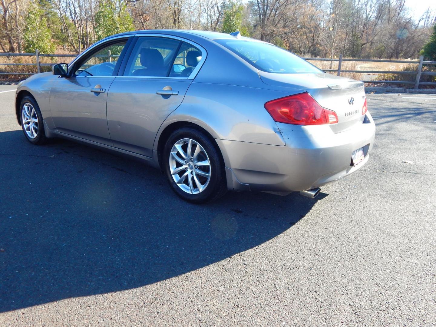 2007 Silver /Black Leather Infiniti G35 Sedan G35X (JNKBV61F17M) with an 3.5L V6 DOHC 24V engine, 5-Speed Automatic Overdrive transmission, located at 6528 Lower York Road, New Hope, PA, 18938, (215) 862-9555, 40.358707, -74.977882 - Here is a 2007 Infiniti G35X AWD in silver with an automatic transmission and black leather interior. This G35X has a powerful 3.5L V6 engine, keyless ignition push button start, keyless entry, power moonroof, power locks-windows-mirrors, dual climate control, 6-Disc CD-AM-FM-AUX, power heated seats - Photo#2