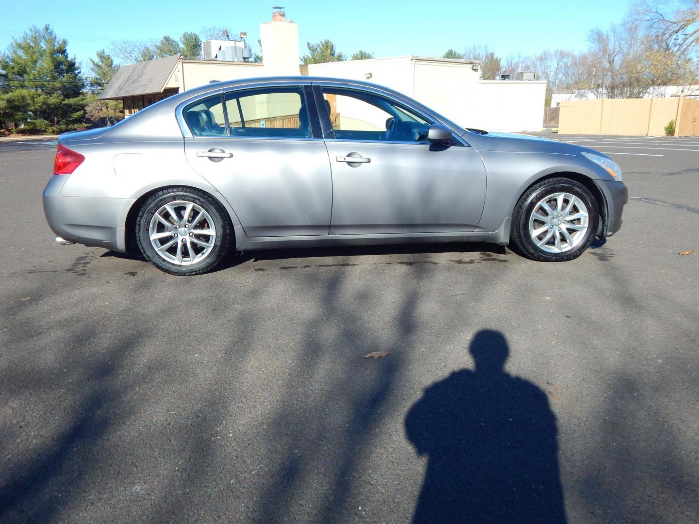 2007 Silver /Black Leather Infiniti G35 Sedan G35X (JNKBV61F17M) with an 3.5L V6 DOHC 24V engine, 5-Speed Automatic Overdrive transmission, located at 6528 Lower York Road, New Hope, PA, 18938, (215) 862-9555, 40.358707, -74.977882 - Here is a 2007 Infiniti G35X AWD in silver with an automatic transmission and black leather interior. This G35X has a powerful 3.5L V6 engine, keyless ignition push button start, keyless entry, power moonroof, power locks-windows-mirrors, dual climate control, 6-Disc CD-AM-FM-AUX, power heated seats - Photo#1