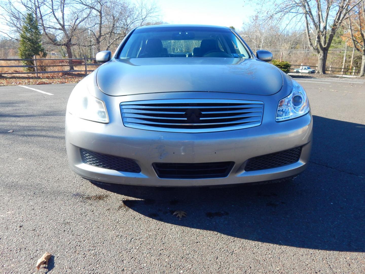 2007 Silver /Black Leather Infiniti G35 Sedan G35X (JNKBV61F17M) with an 3.5L V6 DOHC 24V engine, 5-Speed Automatic Overdrive transmission, located at 6528 Lower York Road, New Hope, PA, 18938, (215) 862-9555, 40.358707, -74.977882 - Here is a 2007 Infiniti G35X AWD in silver with an automatic transmission and black leather interior. This G35X has a powerful 3.5L V6 engine, keyless ignition push button start, keyless entry, power moonroof, power locks-windows-mirrors, dual climate control, 6-Disc CD-AM-FM-AUX, power heated seats - Photo#5