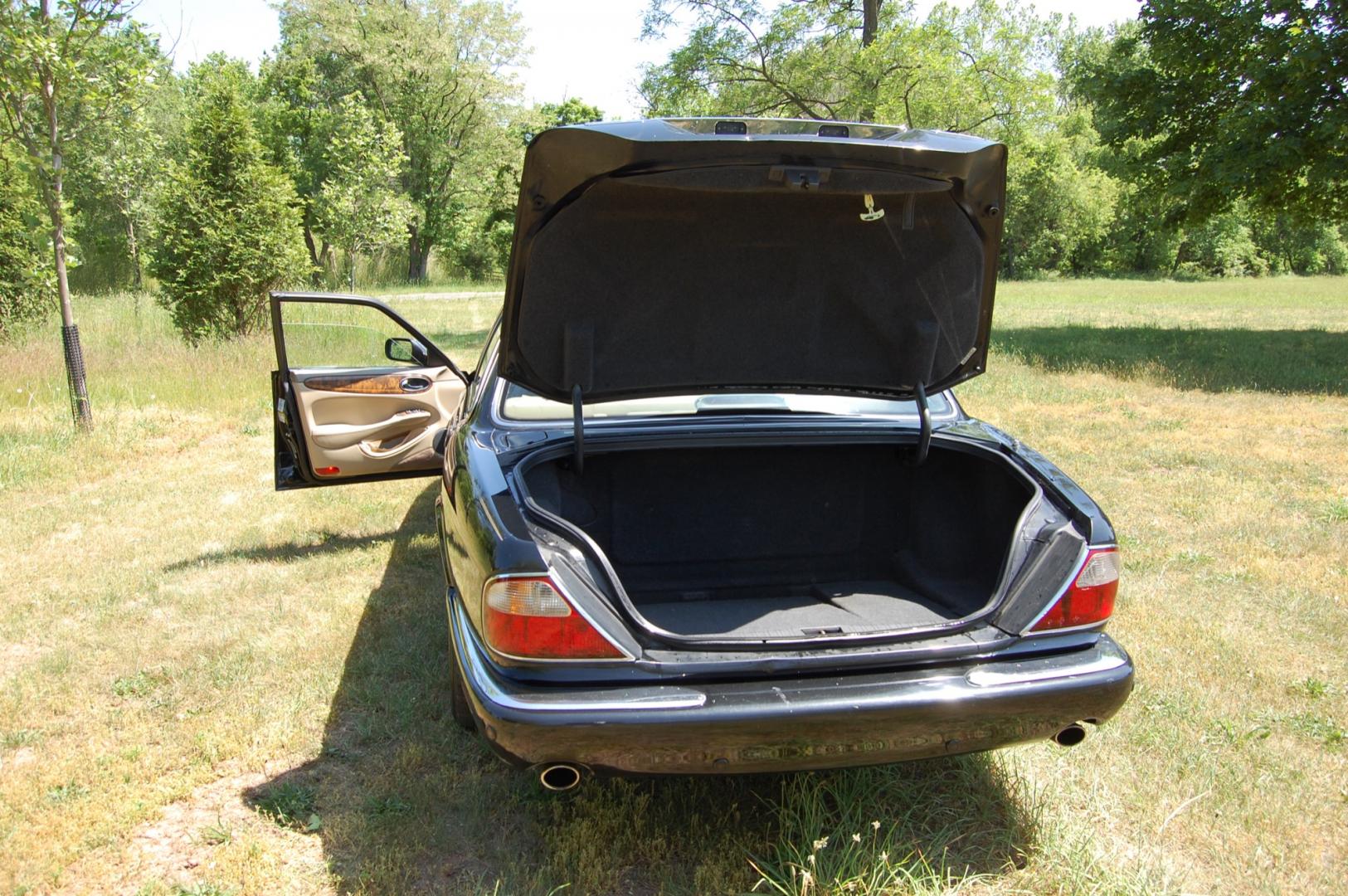 2001 Black /Tan Leather Jaguar XJ-Series Vanden Plas (SAJDA24C11L) with an 4.0L V8 DOHC 32V engine, 5-Speed Automatic Overdrive transmission, located at 6528 Lower York Road, New Hope, PA, 18938, (215) 862-9555, 40.358707, -74.977882 - 2001 Jaguar XJ-8 Vanden Plas.....4.0 Liter V8 engine runs smooth, auto trans shifts the same, tilt/cruise, power sunroof, dual heated power seats, tan leather interior with wood trim, cold AC/heat, rear parking sensors, power windows, mirrors, central locking system, 16" factory alloy wheels, dual - Photo#13