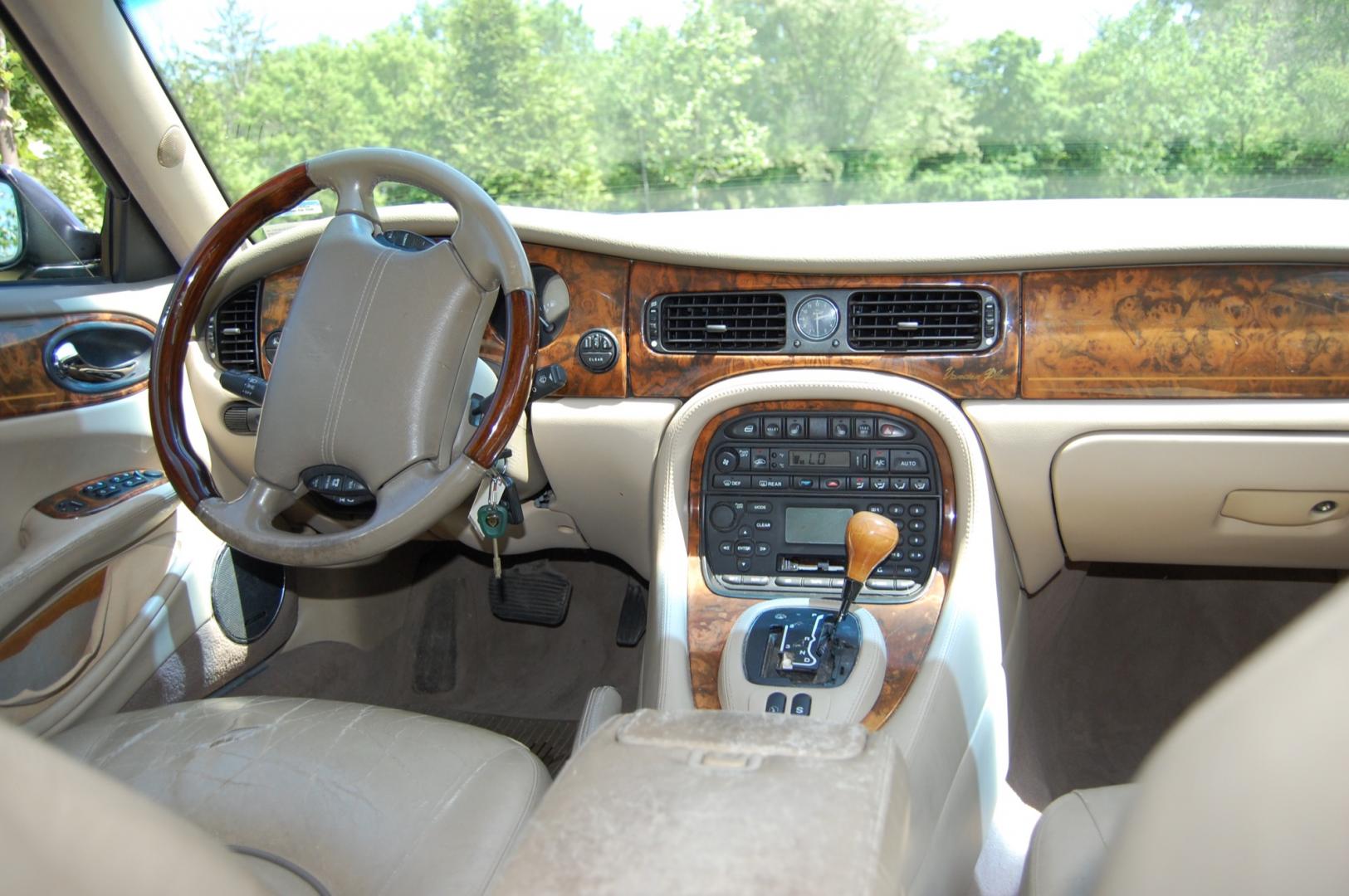 2001 Black /Tan Leather Jaguar XJ-Series Vanden Plas (SAJDA24C11L) with an 4.0L V8 DOHC 32V engine, 5-Speed Automatic Overdrive transmission, located at 6528 Lower York Road, New Hope, PA, 18938, (215) 862-9555, 40.358707, -74.977882 - 2001 Jaguar XJ-8 Vanden Plas.....4.0 Liter V8 engine runs smooth, auto trans shifts the same, tilt/cruise, power sunroof, dual heated power seats, tan leather interior with wood trim, cold AC/heat, rear parking sensors, power windows, mirrors, central locking system, 16" factory alloy wheels, dual - Photo#16