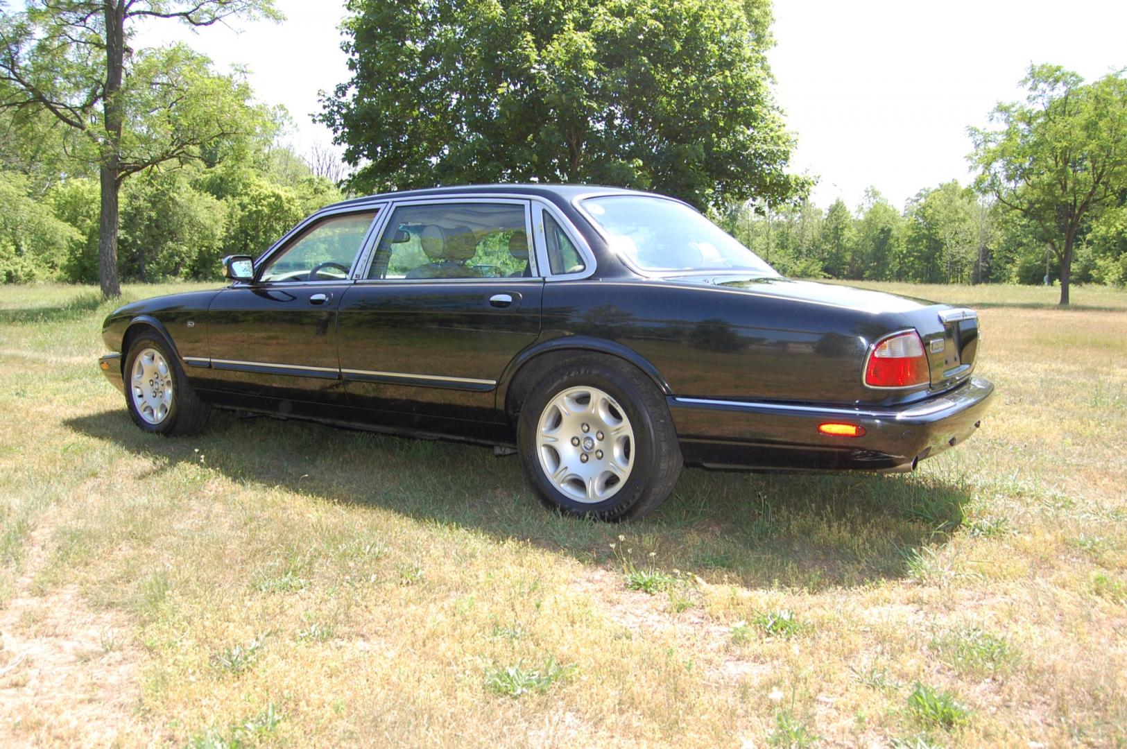 2001 Black /Tan Leather Jaguar XJ-Series Vanden Plas (SAJDA24C11L) with an 4.0L V8 DOHC 32V engine, 5-Speed Automatic Overdrive transmission, located at 6528 Lower York Road, New Hope, PA, 18938, (215) 862-9555, 40.358707, -74.977882 - 2001 Jaguar XJ-8 Vanden Plas.....4.0 Liter V8 engine runs smooth, auto trans shifts the same, tilt/cruise, power sunroof, dual heated power seats, tan leather interior with wood trim, cold AC/heat, rear parking sensors, power windows, mirrors, central locking system, 16" factory alloy wheels, dual - Photo#2