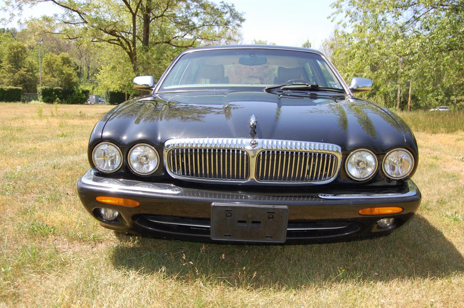 2001 Black /Tan Leather Jaguar XJ-Series Vanden Plas (SAJDA24C11L) with an 4.0L V8 DOHC 32V engine, 5-Speed Automatic Overdrive transmission, located at 6528 Lower York Road, New Hope, PA, 18938, (215) 862-9555, 40.358707, -74.977882 - 2001 Jaguar XJ-8 Vanden Plas.....4.0 Liter V8 engine runs smooth, auto trans shifts the same, tilt/cruise, power sunroof, dual heated power seats, tan leather interior with wood trim, cold AC/heat, rear parking sensors, power windows, mirrors, central locking system, 16" factory alloy wheels, dual - Photo#6