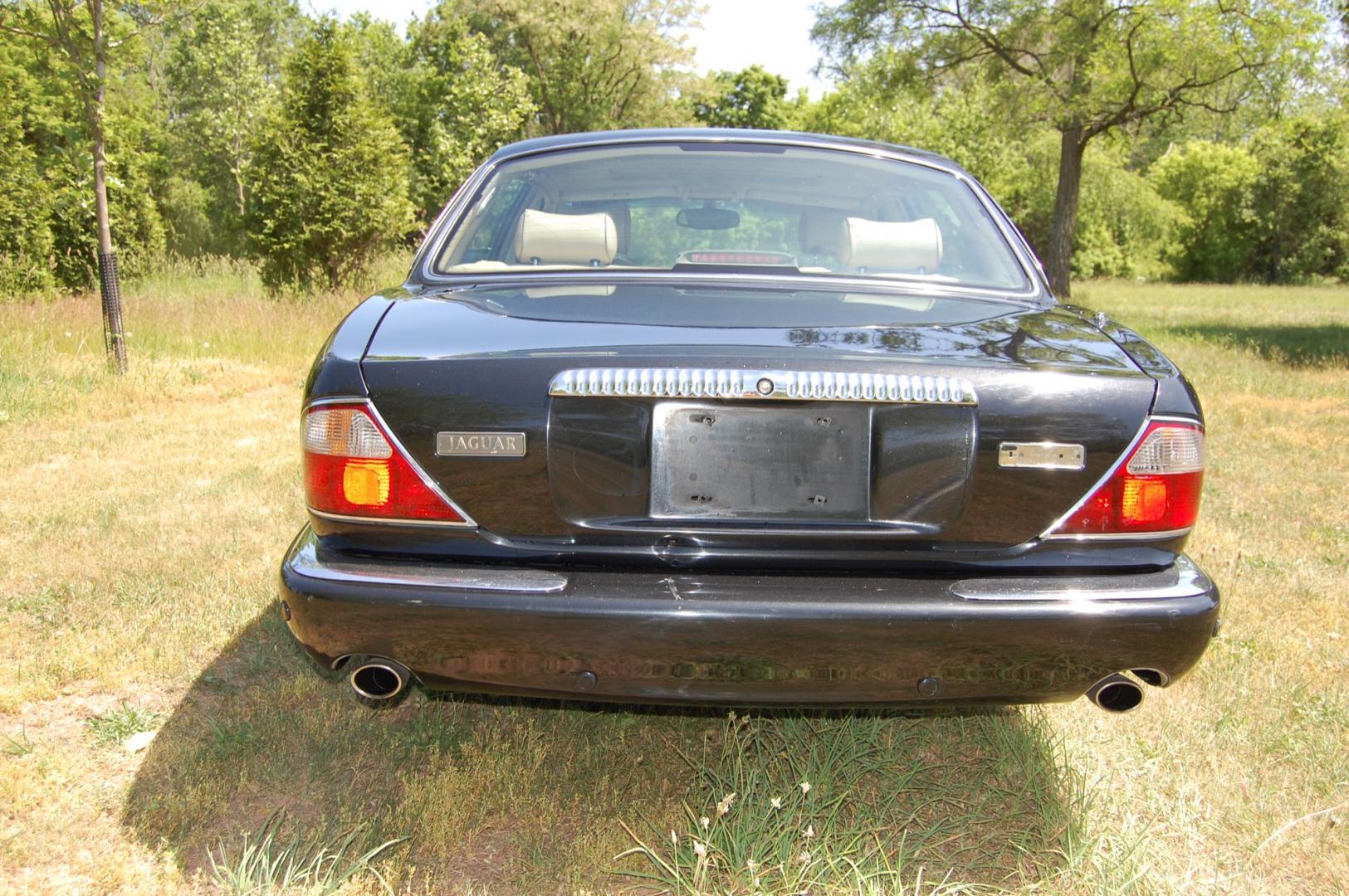 2001 Black /Tan Leather Jaguar XJ-Series Vanden Plas (SAJDA24C11L) with an 4.0L V8 DOHC 32V engine, 5-Speed Automatic Overdrive transmission, located at 6528 Lower York Road, New Hope, PA, 18938, (215) 862-9555, 40.358707, -74.977882 - 2001 Jaguar XJ-8 Vanden Plas.....4.0 Liter V8 engine runs smooth, auto trans shifts the same, tilt/cruise, power sunroof, dual heated power seats, tan leather interior with wood trim, cold AC/heat, rear parking sensors, power windows, mirrors, central locking system, 16" factory alloy wheels, dual - Photo#7