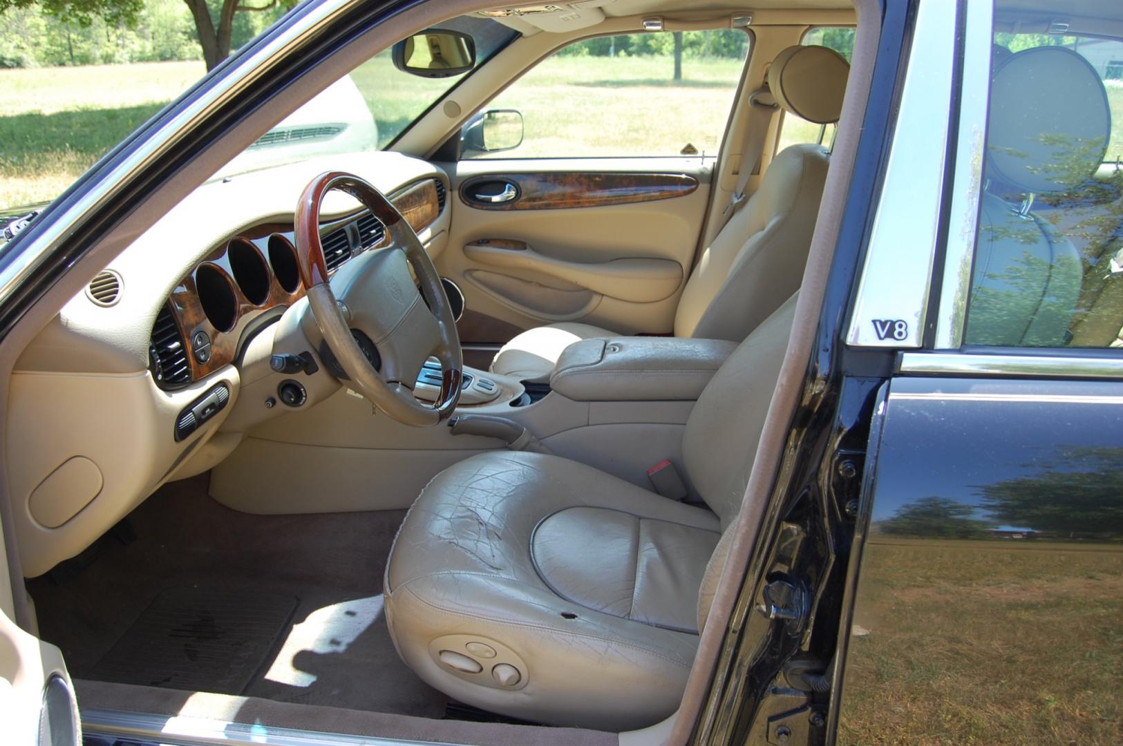 2001 Black /Tan Leather Jaguar XJ-Series Vanden Plas (SAJDA24C11L) with an 4.0L V8 DOHC 32V engine, 5-Speed Automatic Overdrive transmission, located at 6528 Lower York Road, New Hope, PA, 18938, (215) 862-9555, 40.358707, -74.977882 - 2001 Jaguar XJ-8 Vanden Plas.....4.0 Liter V8 engine runs smooth, auto trans shifts the same, tilt/cruise, power sunroof, dual heated power seats, tan leather interior with wood trim, cold AC/heat, rear parking sensors, power windows, mirrors, central locking system, 16" factory alloy wheels, dual - Photo#8