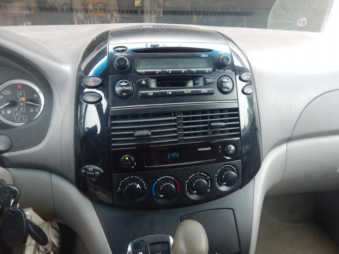 2005 Gray /Gray Cloth Toyota Sienna LE AWD (5TDBA23C25S) with an 3.3L V6 DOHC 24V engine, 5-Speed Automatic Overdrive transmission, located at 6528 Lower York Road, New Hope, PA, 18938, (215) 862-9555, 40.358707, -74.977882 - 2005 Toyota Sienna, AWD, running on a 3.3 Liter, V6 engine with an automatic transmission. Interior features include; Cruise control, a tilt adjustable steering wheel, steering wheel audio control, power windows, power locks, power mirrors, power drivers seat, air conditioning, AM/FM/CD/Cassette, t - Photo#11