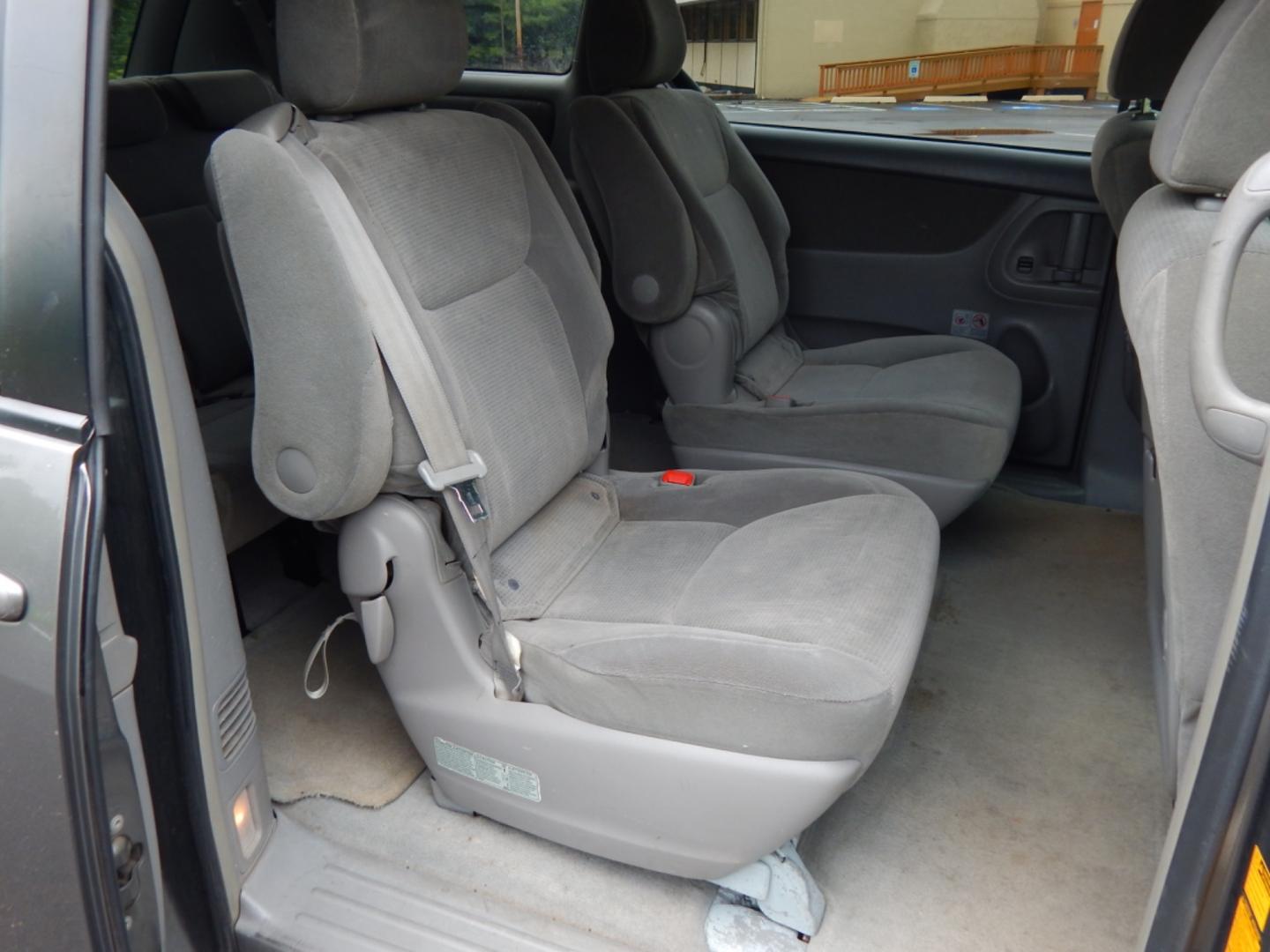 2005 Gray /Gray Cloth Toyota Sienna LE AWD (5TDBA23C25S) with an 3.3L V6 DOHC 24V engine, 5-Speed Automatic Overdrive transmission, located at 6528 Lower York Road, New Hope, PA, 18938, (215) 862-9555, 40.358707, -74.977882 - 2005 Toyota Sienna, AWD, running on a 3.3 Liter, V6 engine with an automatic transmission. Interior features include; Cruise control, a tilt adjustable steering wheel, steering wheel audio control, power windows, power locks, power mirrors, power drivers seat, air conditioning, AM/FM/CD/Cassette, t - Photo#17