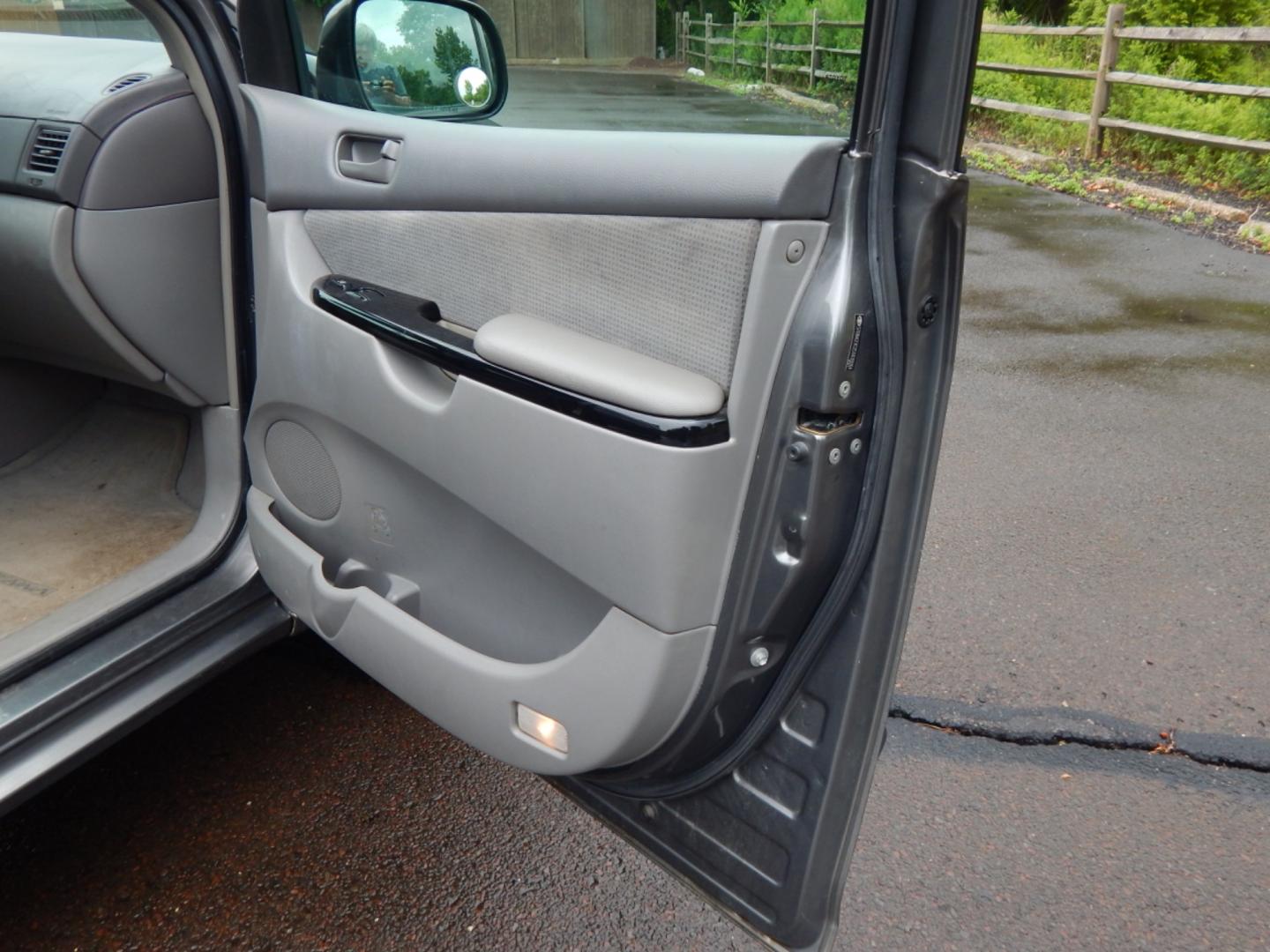 2005 Gray /Gray Cloth Toyota Sienna LE AWD (5TDBA23C25S) with an 3.3L V6 DOHC 24V engine, 5-Speed Automatic Overdrive transmission, located at 6528 Lower York Road, New Hope, PA, 18938, (215) 862-9555, 40.358707, -74.977882 - 2005 Toyota Sienna, AWD, running on a 3.3 Liter, V6 engine with an automatic transmission. Interior features include; Cruise control, a tilt adjustable steering wheel, steering wheel audio control, power windows, power locks, power mirrors, power drivers seat, air conditioning, AM/FM/CD/Cassette, t - Photo#15