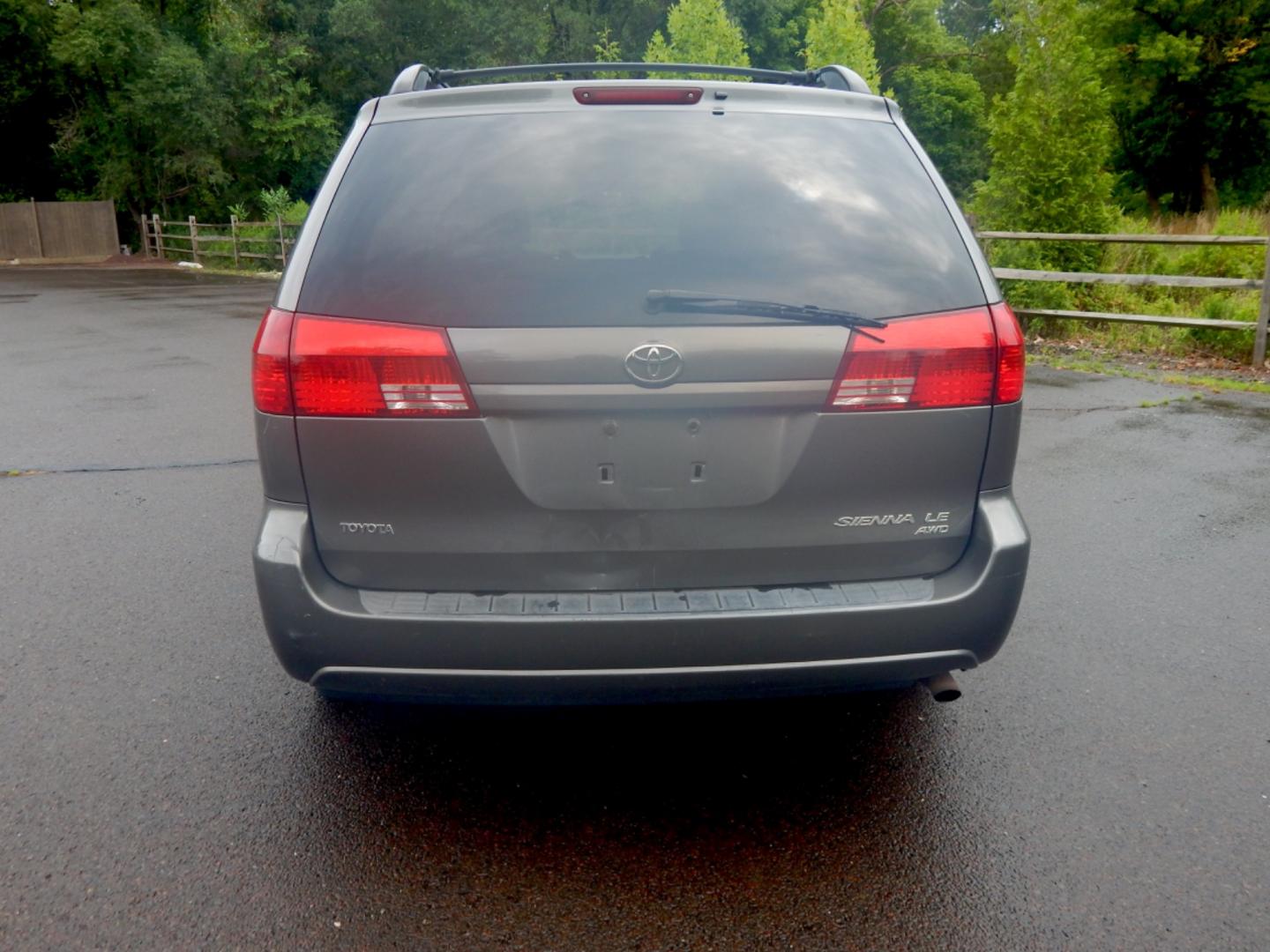 2005 Gray /Gray Cloth Toyota Sienna LE AWD (5TDBA23C25S) with an 3.3L V6 DOHC 24V engine, 5-Speed Automatic Overdrive transmission, located at 6528 Lower York Road, New Hope, PA, 18938, (215) 862-9555, 40.358707, -74.977882 - 2005 Toyota Sienna, AWD, running on a 3.3 Liter, V6 engine with an automatic transmission. Interior features include; Cruise control, a tilt adjustable steering wheel, steering wheel audio control, power windows, power locks, power mirrors, power drivers seat, air conditioning, AM/FM/CD/Cassette, t - Photo#6