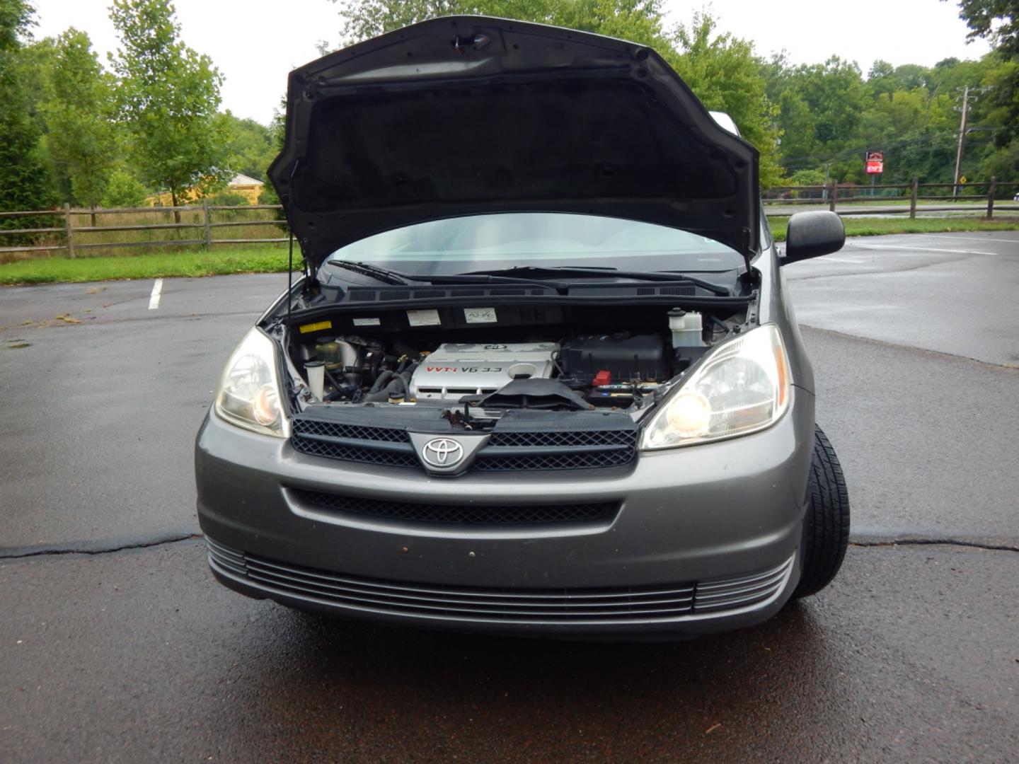 2005 Gray /Gray Cloth Toyota Sienna LE AWD (5TDBA23C25S) with an 3.3L V6 DOHC 24V engine, 5-Speed Automatic Overdrive transmission, located at 6528 Lower York Road, New Hope, PA, 18938, (215) 862-9555, 40.358707, -74.977882 - 2005 Toyota Sienna, AWD, running on a 3.3 Liter, V6 engine with an automatic transmission. Interior features include; Cruise control, a tilt adjustable steering wheel, steering wheel audio control, power windows, power locks, power mirrors, power drivers seat, air conditioning, AM/FM/CD/Cassette, t - Photo#21