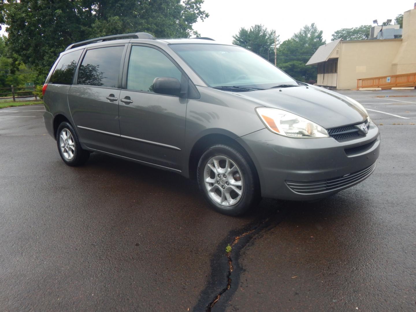 2005 Gray /Gray Cloth Toyota Sienna LE AWD (5TDBA23C25S) with an 3.3L V6 DOHC 24V engine, 5-Speed Automatic Overdrive transmission, located at 6528 Lower York Road, New Hope, PA, 18938, (215) 862-9555, 40.358707, -74.977882 - 2005 Toyota Sienna, AWD, running on a 3.3 Liter, V6 engine with an automatic transmission. Interior features include; Cruise control, a tilt adjustable steering wheel, steering wheel audio control, power windows, power locks, power mirrors, power drivers seat, air conditioning, AM/FM/CD/Cassette, t - Photo#0