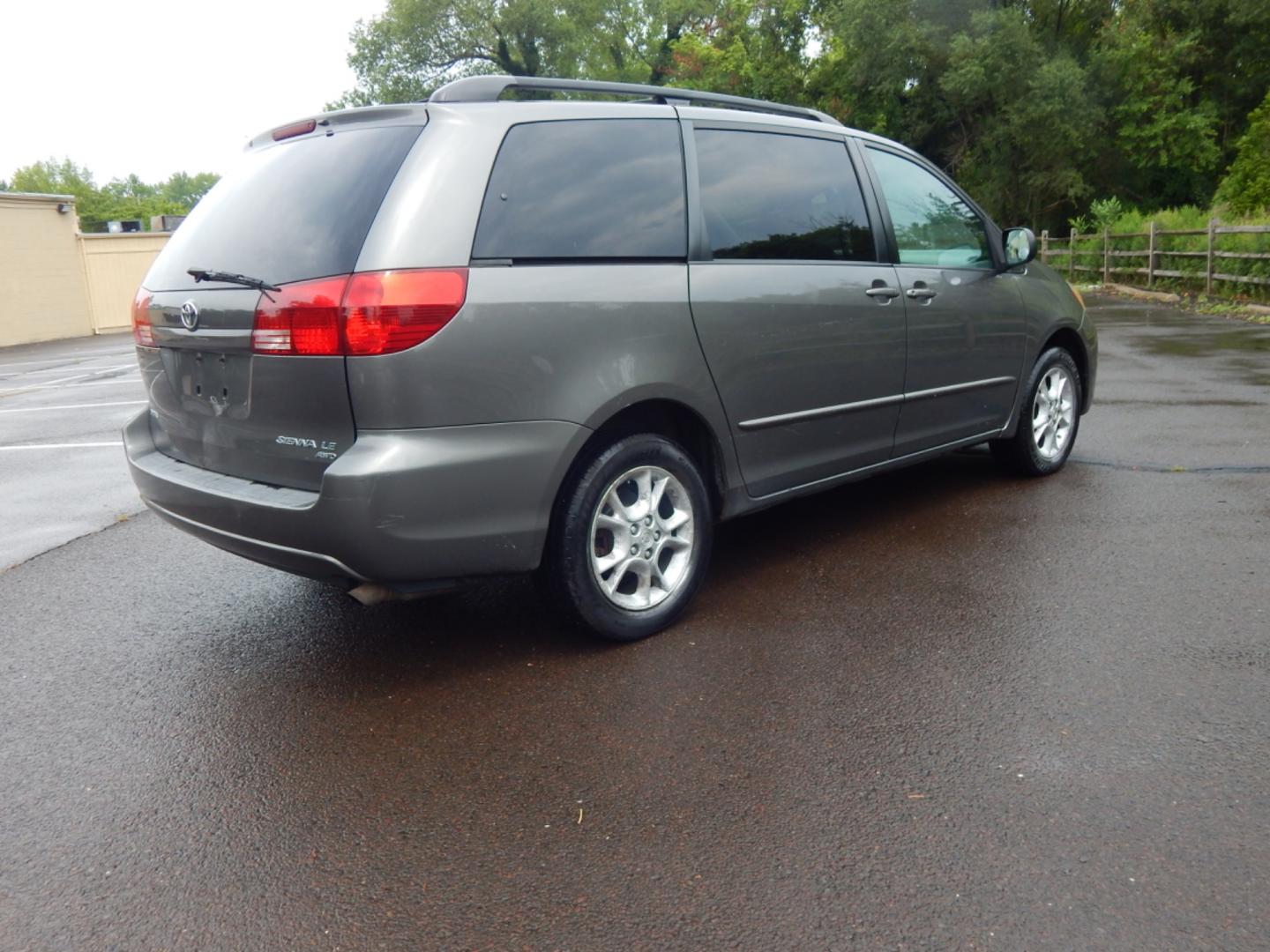 2005 Gray /Gray Cloth Toyota Sienna LE AWD (5TDBA23C25S) with an 3.3L V6 DOHC 24V engine, 5-Speed Automatic Overdrive transmission, located at 6528 Lower York Road, New Hope, PA, 18938, (215) 862-9555, 40.358707, -74.977882 - 2005 Toyota Sienna, AWD, running on a 3.3 Liter, V6 engine with an automatic transmission. Interior features include; Cruise control, a tilt adjustable steering wheel, steering wheel audio control, power windows, power locks, power mirrors, power drivers seat, air conditioning, AM/FM/CD/Cassette, t - Photo#2