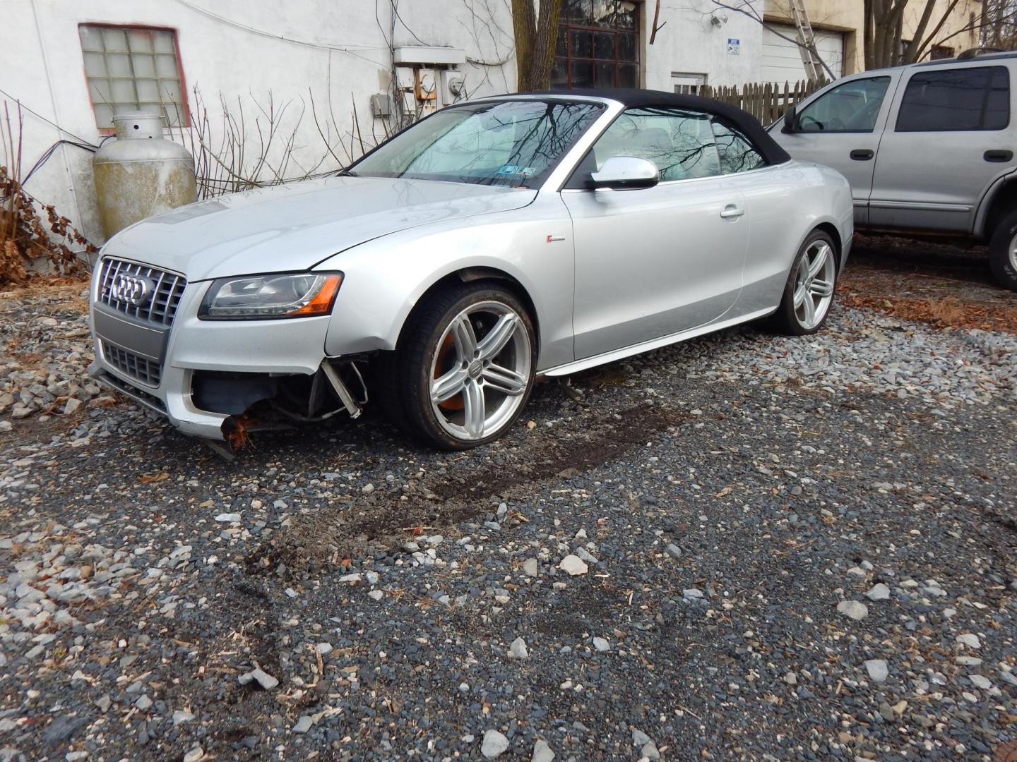 2012 Silver /Black/Grey Leather Audi S5 Premium Plus (WAUCGAFHXCN) with an 3.0L V6 DOHC 24V engine, 7-Speed Automatic transmission, located at 6528 Lower York Road, New Hope, PA, 18938, (215) 862-9555, 40.358707, -74.977882 - Mechanic's/Body shop special! CLEAN PA TITLE. 2012 Audi S5 Convertible..Premium Plus Package..AWD, 3.0 Liter Supercharged V6 engine, Auto or self shift transmission, tilt/cruise, keyless entry, 1 Master key, dual heated power seats, black/grey leather, power windows, mirrors, central locking syste - Photo#0