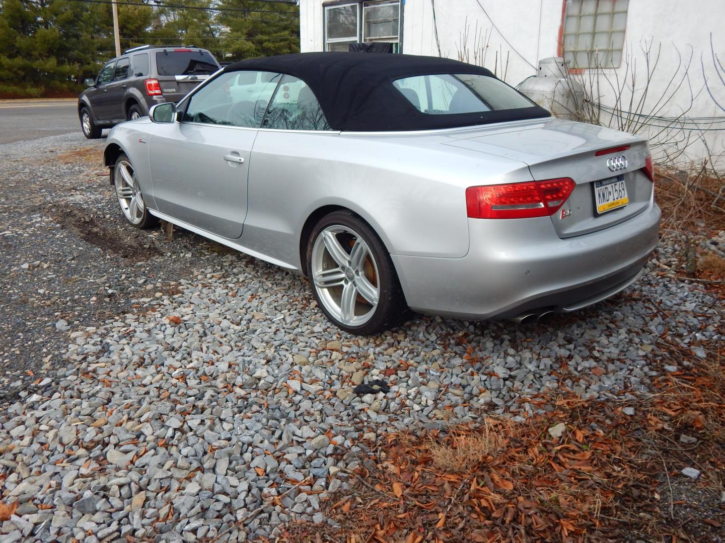 2012 Silver /Black/Grey Leather Audi S5 Premium Plus (WAUCGAFHXCN) with an 3.0L V6 DOHC 24V engine, 7-Speed Automatic transmission, located at 6528 Lower York Road, New Hope, PA, 18938, (215) 862-9555, 40.358707, -74.977882 - Mechanic's/Body shop special! CLEAN PA TITLE. 2012 Audi S5 Convertible..Premium Plus Package..AWD, 3.0 Liter Supercharged V6 engine, Auto or self shift transmission, tilt/cruise, keyless entry, 1 Master key, dual heated power seats, black/grey leather, power windows, mirrors, central locking syste - Photo#1