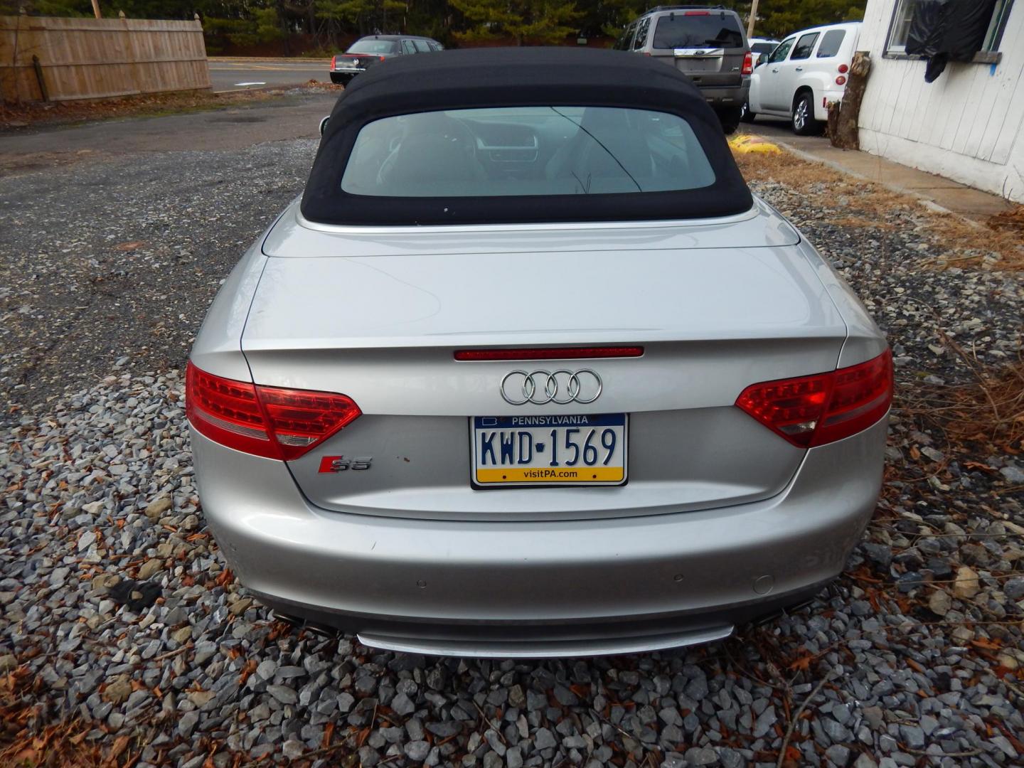 2012 Silver /Black/Grey Leather Audi S5 Premium Plus (WAUCGAFHXCN) with an 3.0L V6 DOHC 24V engine, 7-Speed Automatic transmission, located at 6528 Lower York Road, New Hope, PA, 18938, (215) 862-9555, 40.358707, -74.977882 - Mechanic's/Body shop special! CLEAN PA TITLE. 2012 Audi S5 Convertible..Premium Plus Package..AWD, 3.0 Liter Supercharged V6 engine, Auto or self shift transmission, tilt/cruise, keyless entry, 1 Master key, dual heated power seats, black/grey leather, power windows, mirrors, central locking syste - Photo#3