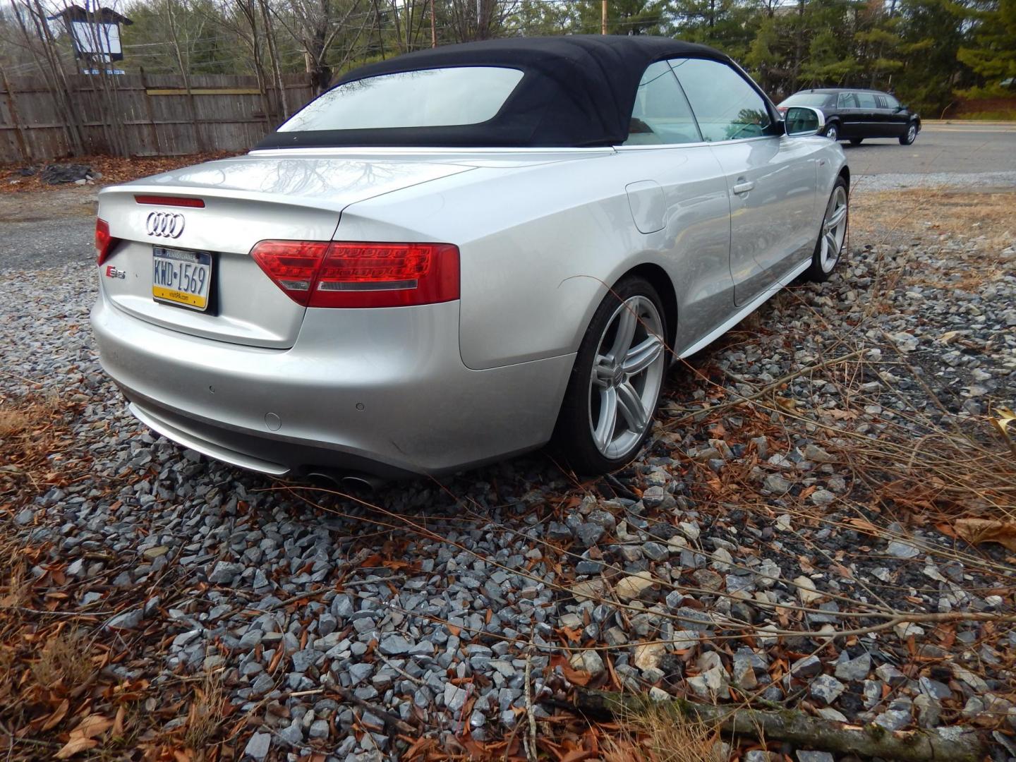 2012 Silver /Black/Grey Leather Audi S5 Premium Plus (WAUCGAFHXCN) with an 3.0L V6 DOHC 24V engine, 7-Speed Automatic transmission, located at 6528 Lower York Road, New Hope, PA, 18938, (215) 862-9555, 40.358707, -74.977882 - Mechanic's/Body shop special! CLEAN PA TITLE. 2012 Audi S5 Convertible..Premium Plus Package..AWD, 3.0 Liter Supercharged V6 engine, Auto or self shift transmission, tilt/cruise, keyless entry, 1 Master key, dual heated power seats, black/grey leather, power windows, mirrors, central locking syste - Photo#4