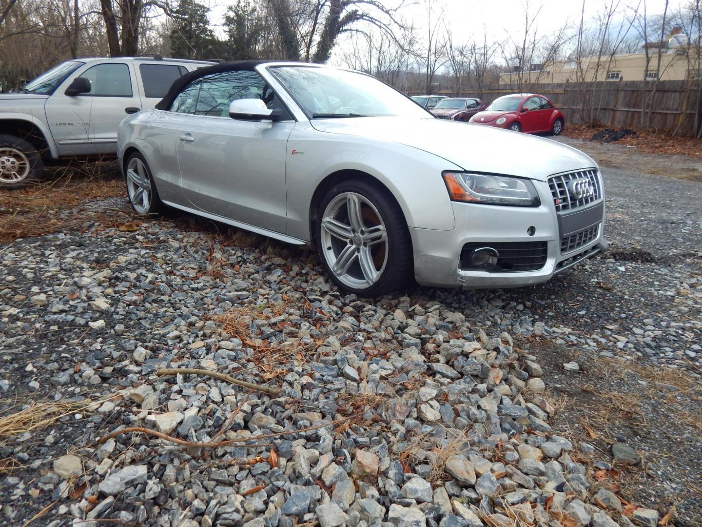 2012 Silver /Black/Grey Leather Audi S5 Premium Plus (WAUCGAFHXCN) with an 3.0L V6 DOHC 24V engine, 7-Speed Automatic transmission, located at 6528 Lower York Road, New Hope, PA, 18938, (215) 862-9555, 40.358707, -74.977882 - Mechanic's/Body shop special! CLEAN PA TITLE. 2012 Audi S5 Convertible..Premium Plus Package..AWD, 3.0 Liter Supercharged V6 engine, Auto or self shift transmission, tilt/cruise, keyless entry, 1 Master key, dual heated power seats, black/grey leather, power windows, mirrors, central locking syste - Photo#5