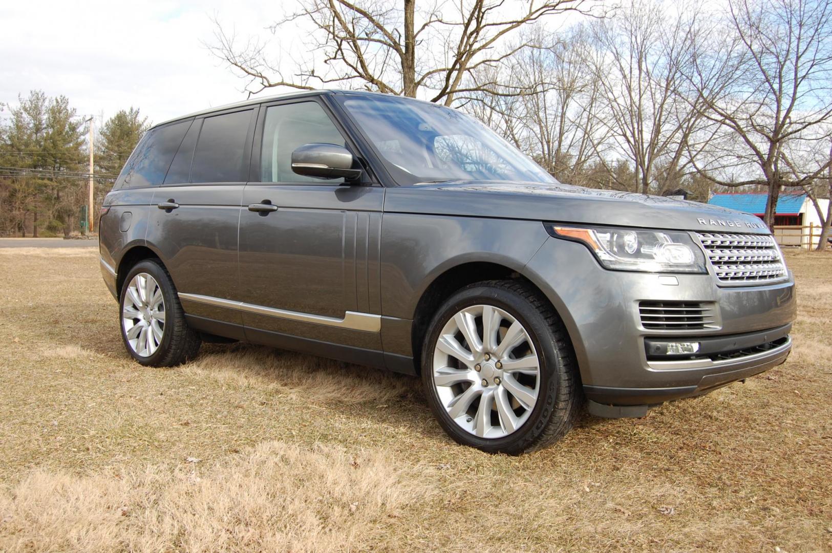 2016 Gray /Black Leather Land Rover Range Rover Supercharged (SALGS2EF6GA) with an 5.0L V8 DOHC 32V SUPERCHARGED engine, 8A transmission, located at 6528 Lower York Road, New Hope, PA, 18938, (215) 862-9555, 40.358707, -74.977882 - Gorgeous 2016 Land Rover Range Rover S/C.......Corris Grey/ Black leather interior, AWD, 5.0 Liter Supercharged V8 engine puts out around 500HP, automatic transmission, tilt/cruise, 2 Master keys, wood trim, keyless entry, power panoramic moonroof, power windows, mirrors, central locking system, d - Photo#5