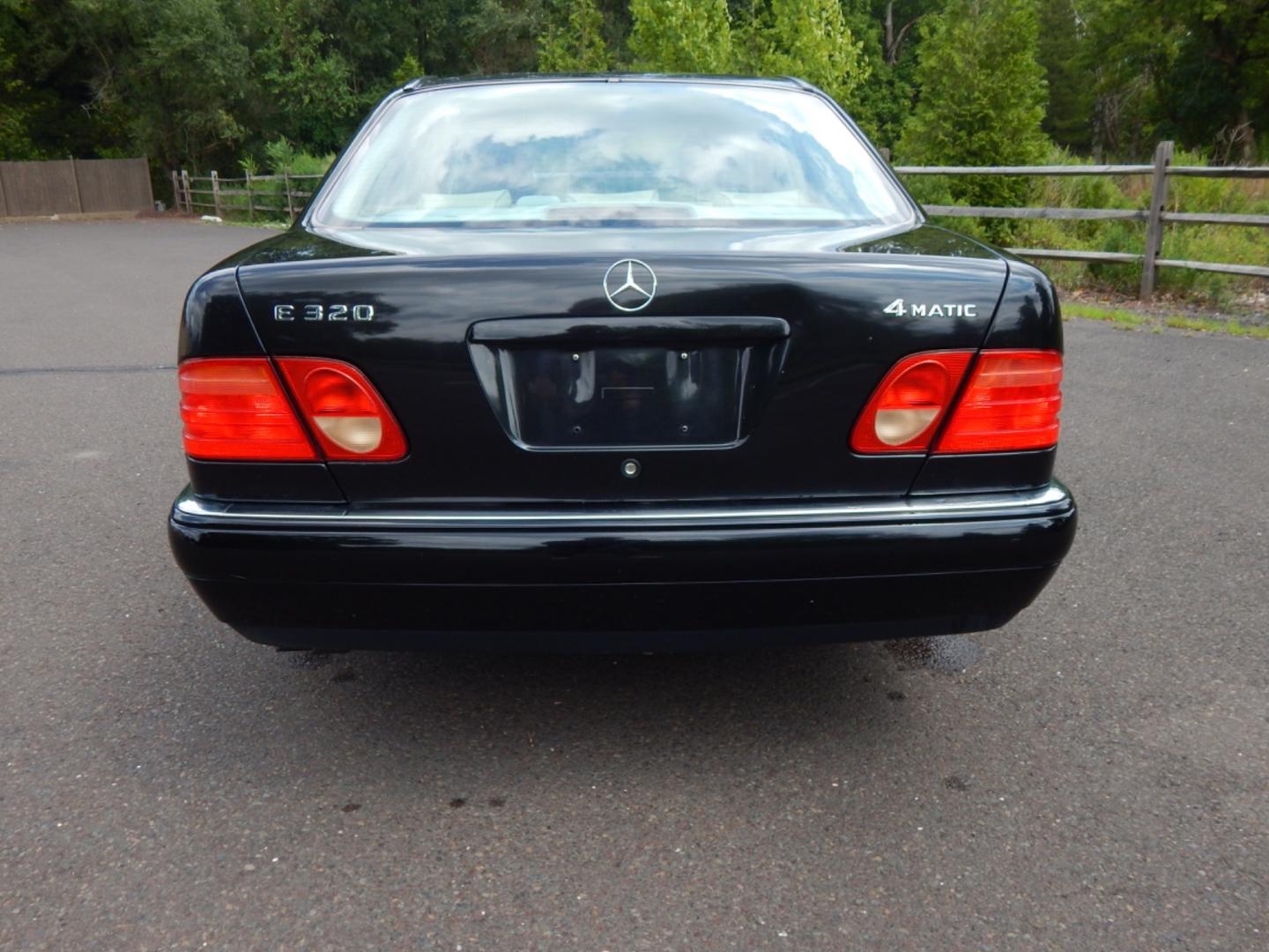 1999 Black /Tan Leather Mercedes-Benz E-Class E320 4-Matic (WDBJF82H2XX) with an 3.2L V6 SOHC 18V engine, 5-Speed Automatic Overdrive transmission, located at 6528 Lower York Road, New Hope, PA, 18938, (215) 862-9555, 40.358707, -74.977882 - Here we have a Mercedes E320 with a 3.2L V6 putting power to all four wheels via an automatic transmission. Options include: tan leather, wood trim, keyless entry, cruise control, tilt steering wheel, A/C, power windows/locks/mirrors, power moonroof, power and heated front seats, AM/FM/CD radio, dua - Photo#9