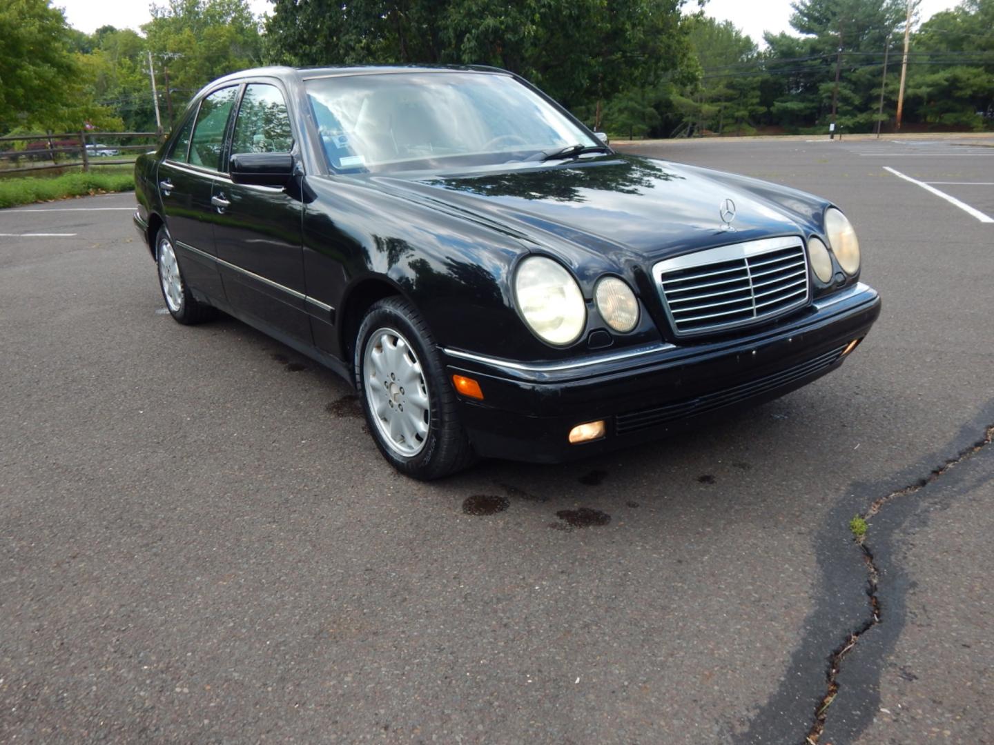 1999 Black /Tan Leather Mercedes-Benz E-Class E320 4-Matic (WDBJF82H2XX) with an 3.2L V6 SOHC 18V engine, 5-Speed Automatic Overdrive transmission, located at 6528 Lower York Road, New Hope, PA, 18938, (215) 862-9555, 40.358707, -74.977882 - Here we have a Mercedes E320 with a 3.2L V6 putting power to all four wheels via an automatic transmission. Options include: tan leather, wood trim, keyless entry, cruise control, tilt steering wheel, A/C, power windows/locks/mirrors, power moonroof, power and heated front seats, AM/FM/CD radio, dua - Photo#2