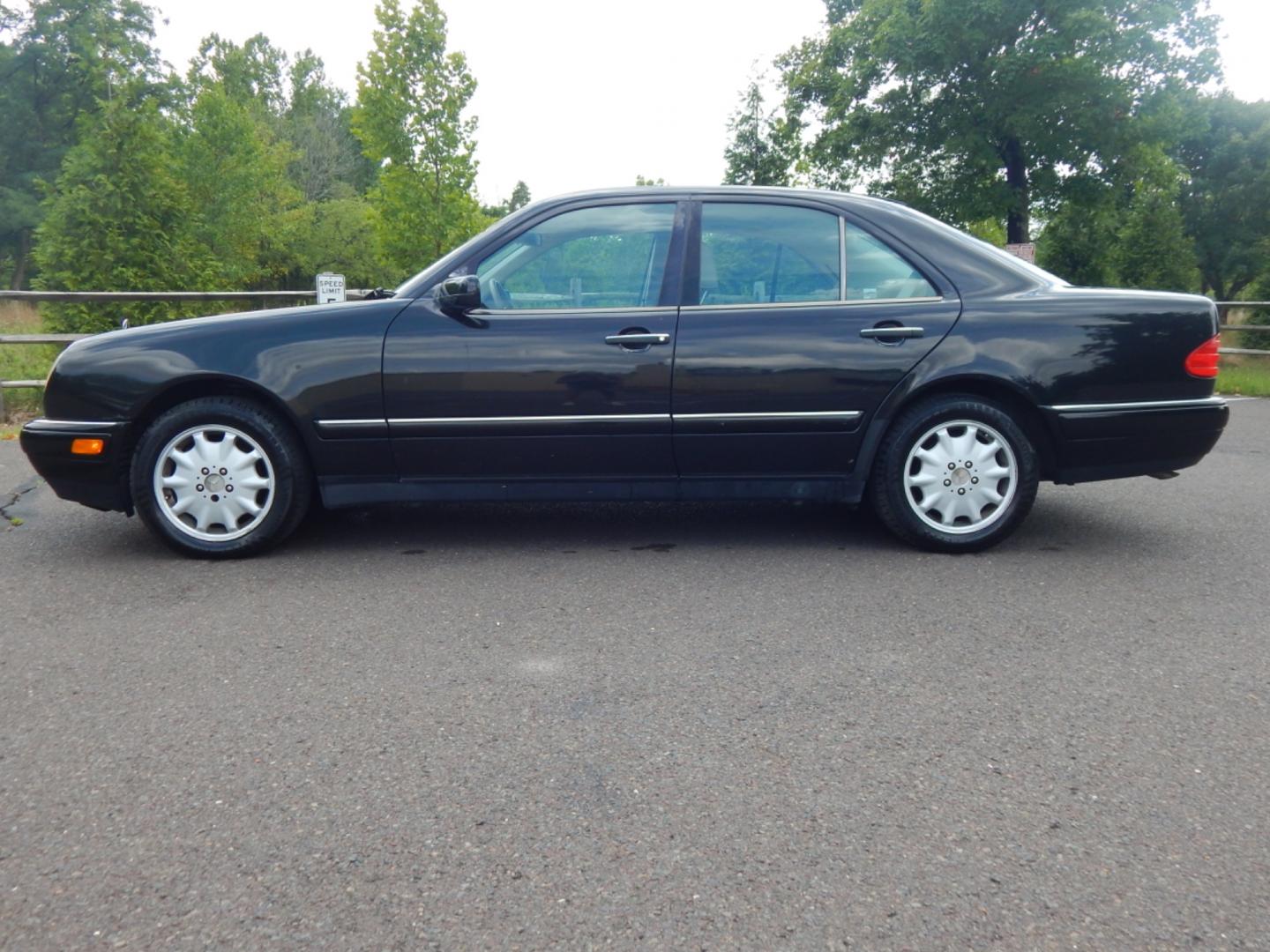 1999 Black /Tan Leather Mercedes-Benz E-Class E320 4-Matic (WDBJF82H2XX) with an 3.2L V6 SOHC 18V engine, 5-Speed Automatic Overdrive transmission, located at 6528 Lower York Road, New Hope, PA, 18938, (215) 862-9555, 40.358707, -74.977882 - Here we have a Mercedes E320 with a 3.2L V6 putting power to all four wheels via an automatic transmission. Options include: tan leather, wood trim, keyless entry, cruise control, tilt steering wheel, A/C, power windows/locks/mirrors, power moonroof, power and heated front seats, AM/FM/CD radio, dua - Photo#1