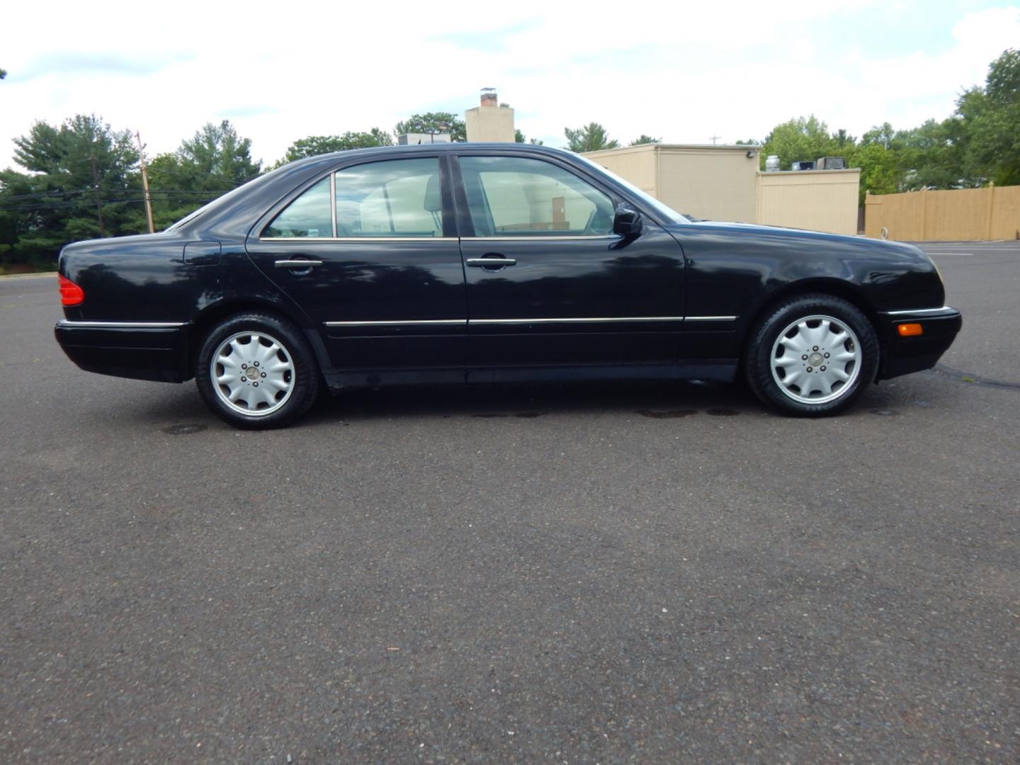 1999 Black /Tan Leather Mercedes-Benz E-Class E320 4-Matic (WDBJF82H2XX) with an 3.2L V6 SOHC 18V engine, 5-Speed Automatic Overdrive transmission, located at 6528 Lower York Road, New Hope, PA, 18938, (215) 862-9555, 40.358707, -74.977882 - Here we have a Mercedes E320 with a 3.2L V6 putting power to all four wheels via an automatic transmission. Options include: tan leather, wood trim, keyless entry, cruise control, tilt steering wheel, A/C, power windows/locks/mirrors, power moonroof, power and heated front seats, AM/FM/CD radio, dua - Photo#3