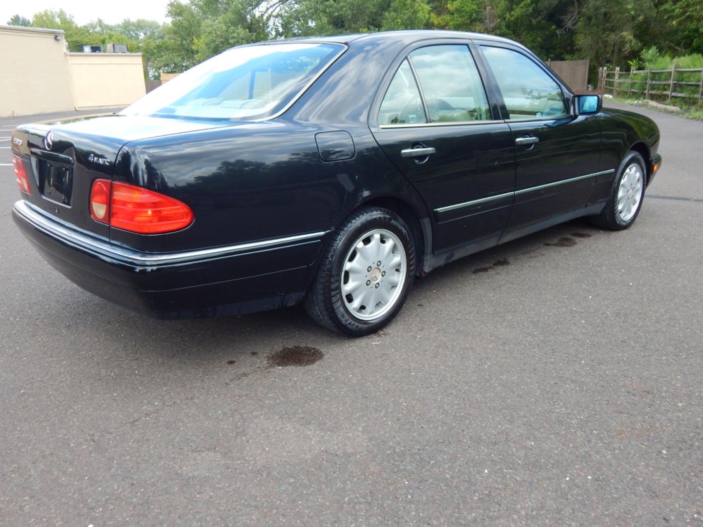 1999 Black /Tan Leather Mercedes-Benz E-Class E320 4-Matic (WDBJF82H2XX) with an 3.2L V6 SOHC 18V engine, 5-Speed Automatic Overdrive transmission, located at 6528 Lower York Road, New Hope, PA, 18938, (215) 862-9555, 40.358707, -74.977882 - Here we have a Mercedes E320 with a 3.2L V6 putting power to all four wheels via an automatic transmission. Options include: tan leather, wood trim, keyless entry, cruise control, tilt steering wheel, A/C, power windows/locks/mirrors, power moonroof, power and heated front seats, AM/FM/CD radio, dua - Photo#4