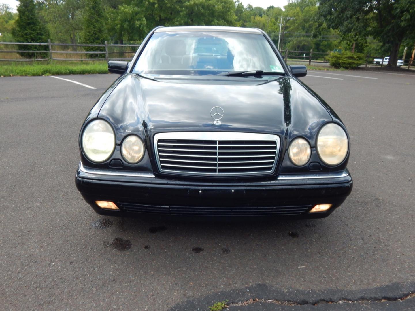 1999 Black /Tan Leather Mercedes-Benz E-Class E320 4-Matic (WDBJF82H2XX) with an 3.2L V6 SOHC 18V engine, 5-Speed Automatic Overdrive transmission, located at 6528 Lower York Road, New Hope, PA, 18938, (215) 862-9555, 40.358707, -74.977882 - Here we have a Mercedes E320 with a 3.2L V6 putting power to all four wheels via an automatic transmission. Options include: tan leather, wood trim, keyless entry, cruise control, tilt steering wheel, A/C, power windows/locks/mirrors, power moonroof, power and heated front seats, AM/FM/CD radio, dua - Photo#5