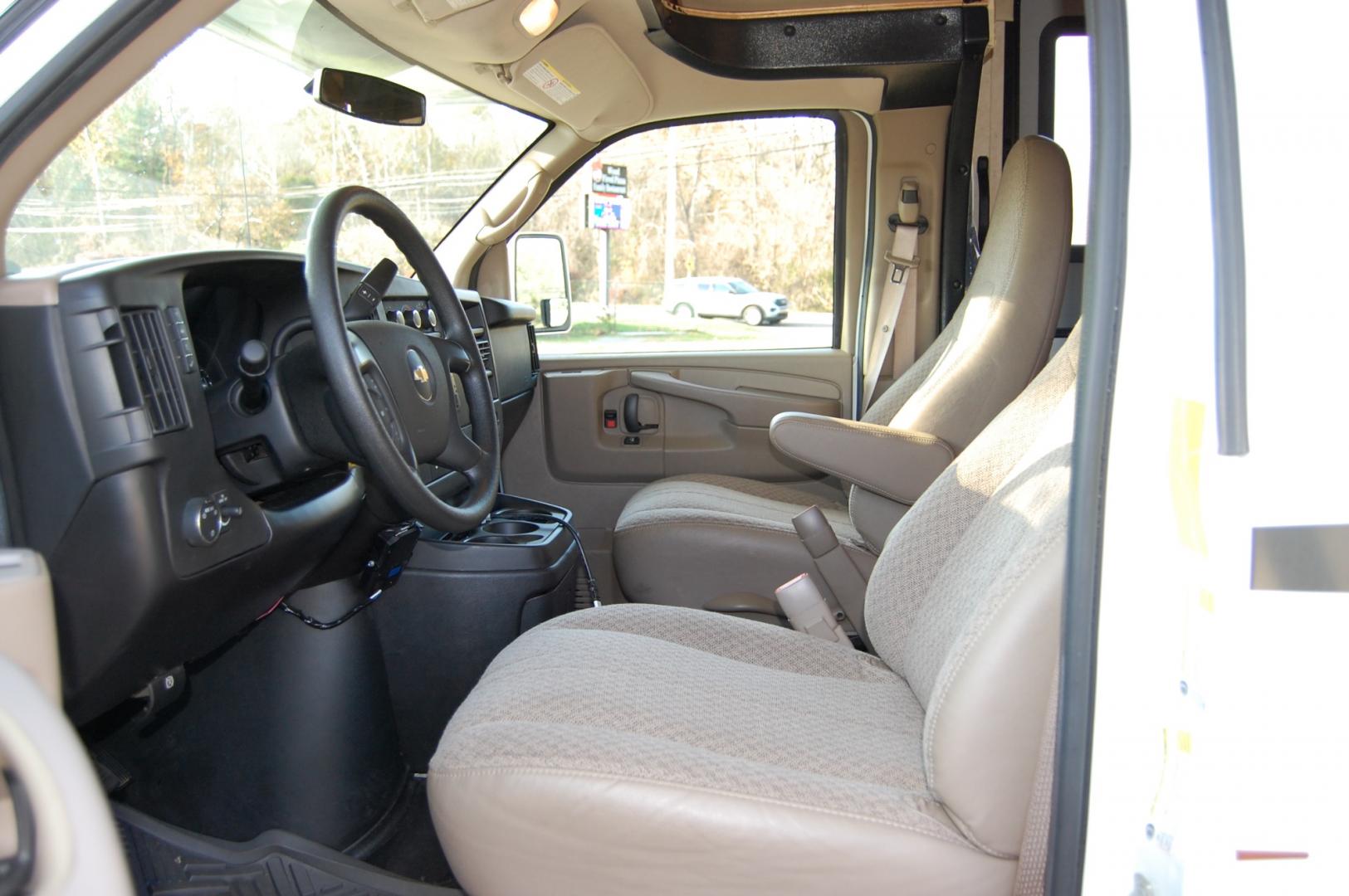 2013 White /Tan Chevrolet Express G4500 (1GB6G5CG5C1) with an 6.0L V8 OHV 16V FFV engine, 6-Speed Automatic transmission, located at 6528 Lower York Road, New Hope, PA, 18938, (215) 862-9555, 40.358707, -74.977882 - Very clean, extra low mileage 2012 Chevrolet Express 4500 dual wheel camper...Coachmen Freelander..slide out dining area, tilt whee, cruise control, climate control, power windows, locks, back up camera, full bath, refrigerator/freezer , vehicle towing package, bed, stove, microwave, 6 good all seas - Photo#10