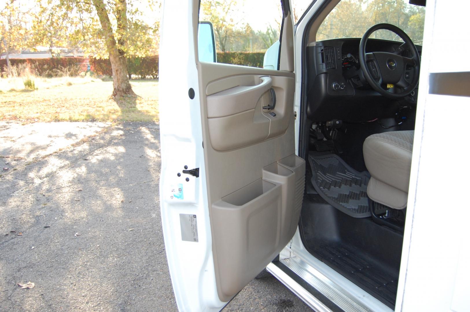 2013 White /Tan Chevrolet Express G4500 (1GB6G5CG5C1) with an 6.0L V8 OHV 16V FFV engine, 6-Speed Automatic transmission, located at 6528 Lower York Road, New Hope, PA, 18938, (215) 862-9555, 40.358707, -74.977882 - Very clean, extra low mileage 2012 Chevrolet Express 4500 dual wheel camper...Coachmen Freelander..slide out dining area, tilt whee, cruise control, climate control, power windows, locks, back up camera, full bath, refrigerator/freezer , vehicle towing package, bed, stove, microwave, 6 good all seas - Photo#19