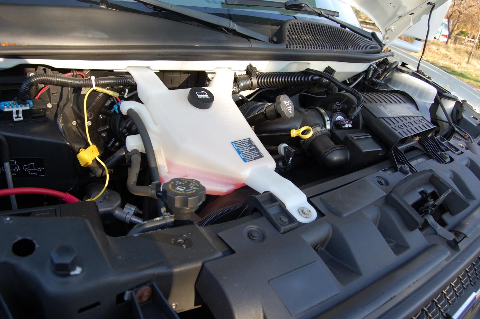 2013 White /Tan Chevrolet Express G4500 (1GB6G5CG5C1) with an 6.0L V8 OHV 16V FFV engine, 6-Speed Automatic transmission, located at 6528 Lower York Road, New Hope, PA, 18938, (215) 862-9555, 40.358707, -74.977882 - Very clean, extra low mileage 2012 Chevrolet Express 4500 dual wheel camper...Coachmen Freelander..slide out dining area, tilt whee, cruise control, climate control, power windows, locks, back up camera, full bath, refrigerator/freezer , vehicle towing package, bed, stove, microwave, 6 good all seas - Photo#31