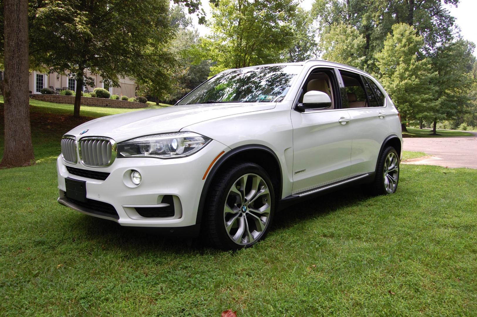 2015 White /Biege Leather BMW X5 XLINE (5UXKR0C5XF0) with an 3.0L L6 DOHC 24V engine, 8-Speed Automatic transmission, located at 6528 Lower York Road, New Hope, PA, 18938, (215) 862-9555, 40.358707, -74.977882 - Here for sale is a very nice 2015 BMW X5 35i XLINE. Under the hood is a strong running 3.0 liter twin turbocharged 6 cylinder which puts power to the AWD system via a smooth shifting automatic transmission. Features include; Beige leather, wood trim, keyless entry system, one master key, one extra - Photo#0