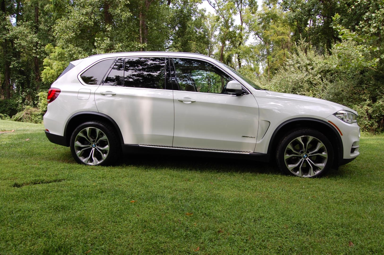 2015 White /Biege Leather BMW X5 XLINE (5UXKR0C5XF0) with an 3.0L L6 DOHC 24V engine, 8-Speed Automatic transmission, located at 6528 Lower York Road, New Hope, PA, 18938, (215) 862-9555, 40.358707, -74.977882 - Here for sale is a very nice 2015 BMW X5 35i XLINE. Under the hood is a strong running 3.0 liter twin turbocharged 6 cylinder which puts power to the AWD system via a smooth shifting automatic transmission. Features include; Beige leather, wood trim, keyless entry system, one master key, one extra - Photo#4