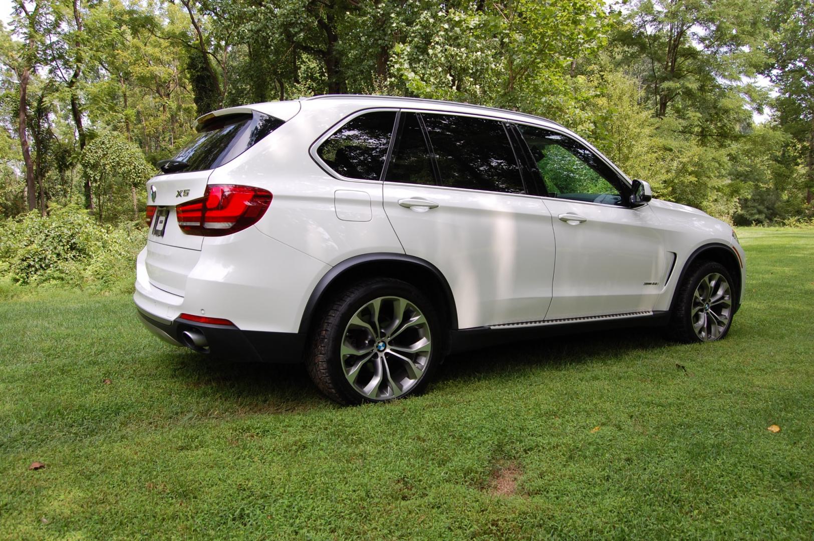 2015 White /Biege Leather BMW X5 XLINE (5UXKR0C5XF0) with an 3.0L L6 DOHC 24V engine, 8-Speed Automatic transmission, located at 6528 Lower York Road, New Hope, PA, 18938, (215) 862-9555, 40.358707, -74.977882 - Here for sale is a very nice 2015 BMW X5 35i XLINE. Under the hood is a strong running 3.0 liter twin turbocharged 6 cylinder which puts power to the AWD system via a smooth shifting automatic transmission. Features include; Beige leather, wood trim, keyless entry system, one master key, one extra - Photo#5