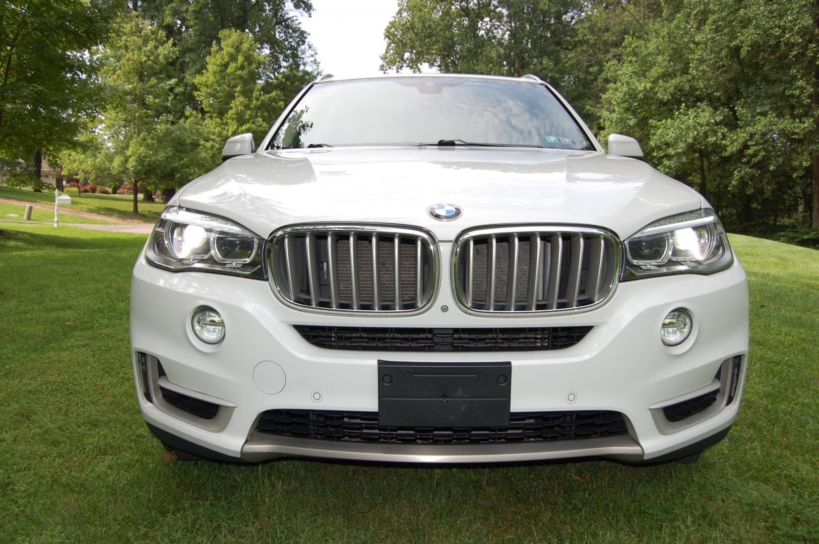 2015 White /Biege Leather BMW X5 XLINE (5UXKR0C5XF0) with an 3.0L L6 DOHC 24V engine, 8-Speed Automatic transmission, located at 6528 Lower York Road, New Hope, PA, 18938, (215) 862-9555, 40.358707, -74.977882 - Here for sale is a very nice 2015 BMW X5 35i XLINE. Under the hood is a strong running 3.0 liter twin turbocharged 6 cylinder which puts power to the AWD system via a smooth shifting automatic transmission. Features include; Beige leather, wood trim, keyless entry system, one master key, one extra - Photo#6