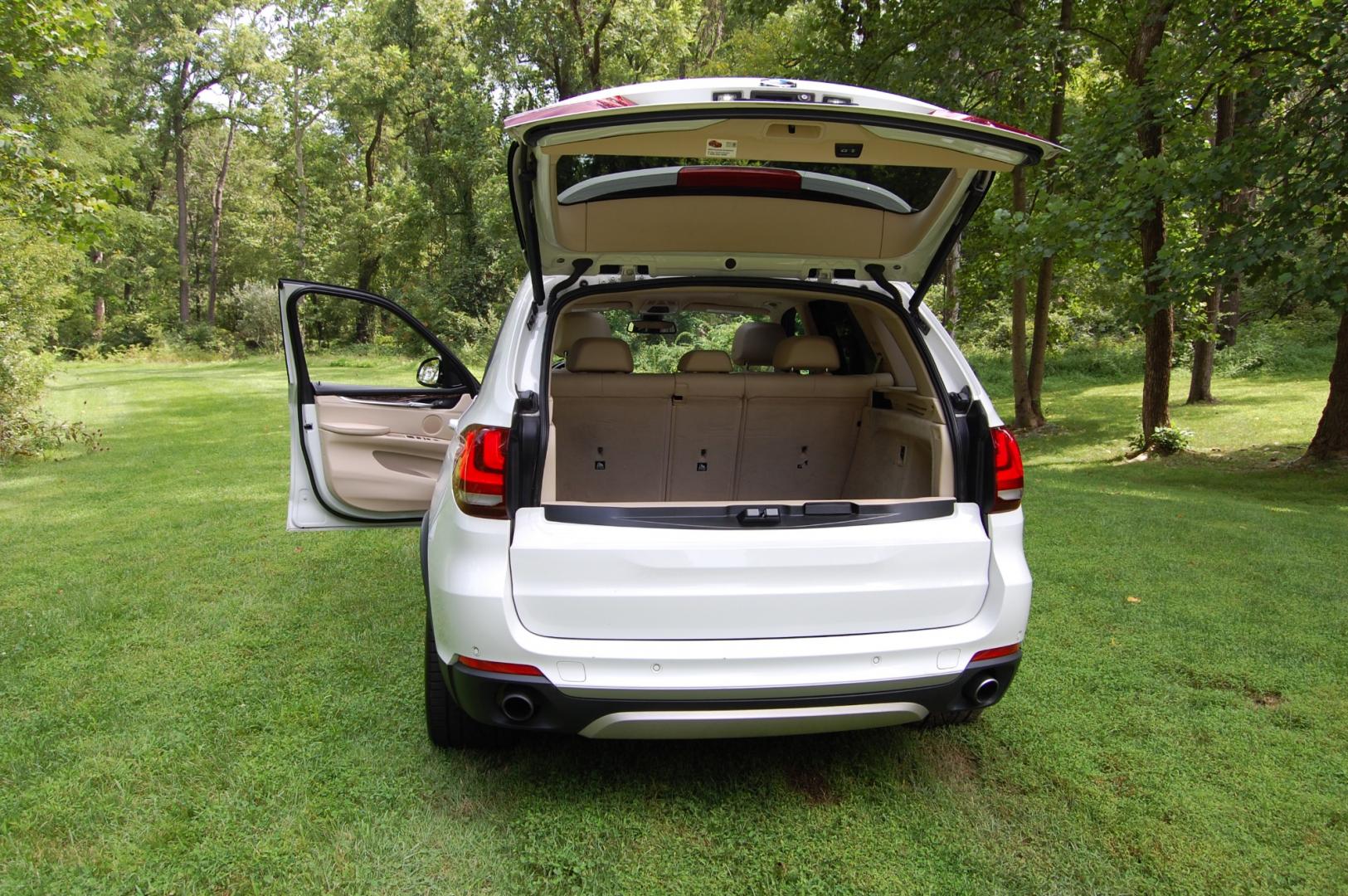 2015 White /Biege Leather BMW X5 XLINE (5UXKR0C5XF0) with an 3.0L L6 DOHC 24V engine, 8-Speed Automatic transmission, located at 6528 Lower York Road, New Hope, PA, 18938, (215) 862-9555, 40.358707, -74.977882 - Here for sale is a very nice 2015 BMW X5 35i XLINE. Under the hood is a strong running 3.0 liter twin turbocharged 6 cylinder which puts power to the AWD system via a smooth shifting automatic transmission. Features include; Beige leather, wood trim, keyless entry system, one master key, one extra - Photo#7