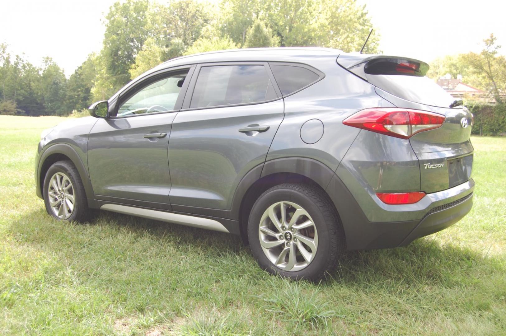 2017 Gray /Black Hyundai Tucson SE (KM8J3CA48HU) with an 2.0L L4 DOHC 16V engine, Automatic transmission, located at 6528 Lower York Road, New Hope, PA, 18938, (215) 862-9555, 40.358707, -74.977882 - Photo#4