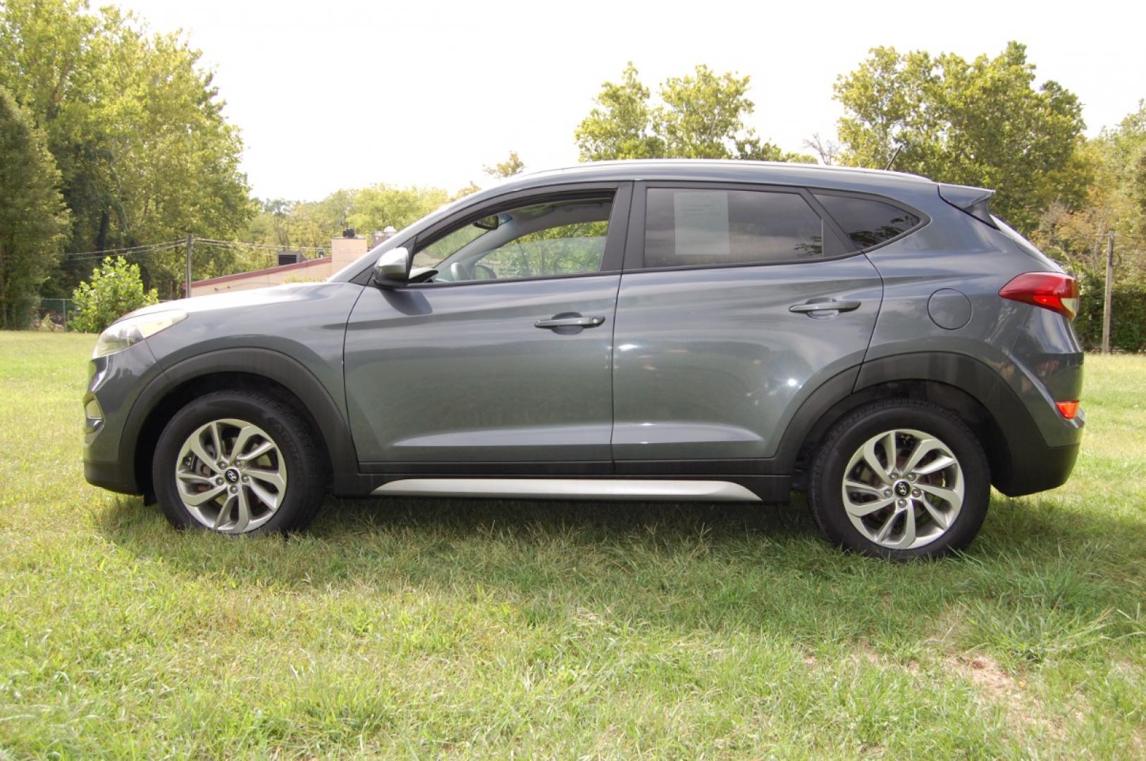 2017 Gray /Black Hyundai Tucson SE (KM8J3CA48HU) with an 2.0L L4 DOHC 16V engine, Automatic transmission, located at 6528 Lower York Road, New Hope, PA, 18938, (215) 862-9555, 40.358707, -74.977882 - Photo#3