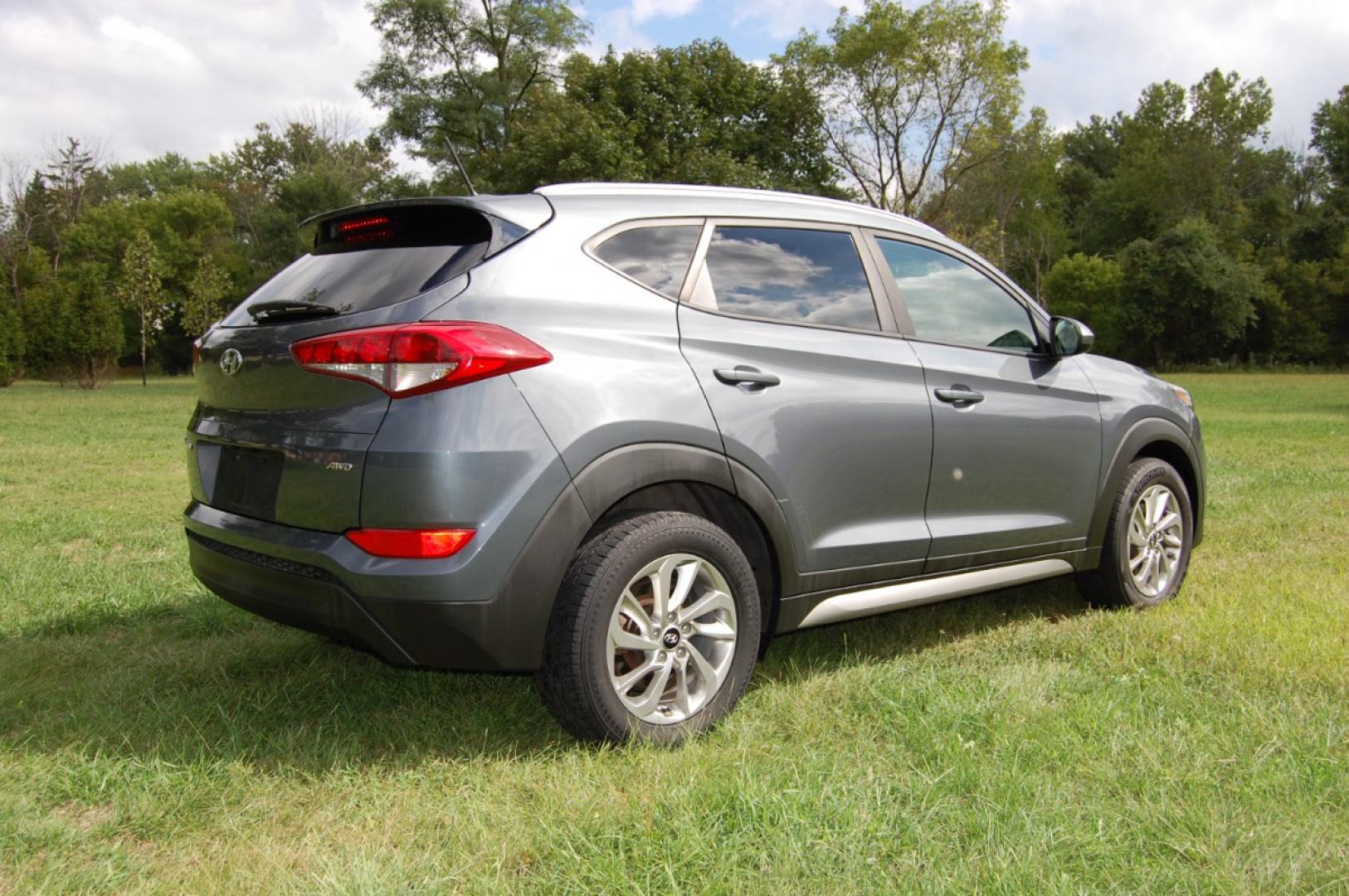 2017 Gray /Black Hyundai Tucson SE (KM8J3CA48HU) with an 2.0L L4 DOHC 16V engine, Automatic transmission, located at 6528 Lower York Road, New Hope, PA, 18938, (215) 862-9555, 40.358707, -74.977882 - Photo#6