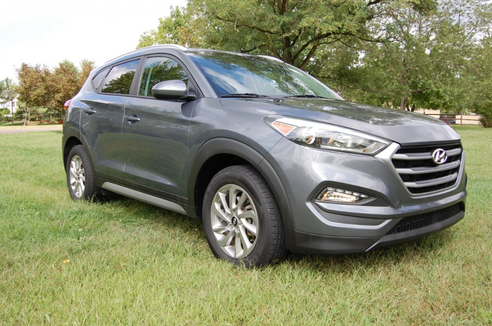 2017 Gray /Black Hyundai Tucson SE (KM8J3CA48HU) with an 2.0L L4 DOHC 16V engine, Automatic transmission, located at 6528 Lower York Road, New Hope, PA, 18938, (215) 862-9555, 40.358707, -74.977882 - Photo#2