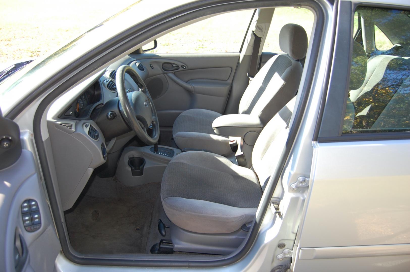 2003 Silver /Gray Cloth Ford Focus SE (1FAFP34P63W) with an 2.0L L4 SOHC 8V engine, Automatic transmission, located at 6528 Lower York Road, New Hope, PA, 18938, (215) 862-9555, 40.358707, -74.977882 - Here for sale is a very nice 2003 Ford Focus SE. Under the hood is a strong running 2.0 liter 4 cylinder which puts power to the front wheels via a smooth shifting automatic transmission. Features include; Gray cloth interior, keyless entry system, one remote, 2 keys, cruise control, tilt steerin - Photo#9