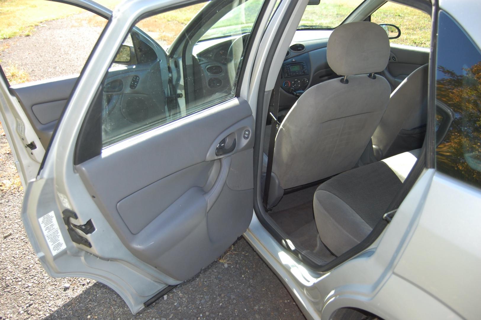 2003 Silver /Gray Cloth Ford Focus SE (1FAFP34P63W) with an 2.0L L4 SOHC 8V engine, Automatic transmission, located at 6528 Lower York Road, New Hope, PA, 18938, (215) 862-9555, 40.358707, -74.977882 - Here for sale is a very nice 2003 Ford Focus SE. Under the hood is a strong running 2.0 liter 4 cylinder which puts power to the front wheels via a smooth shifting automatic transmission. Features include; Gray cloth interior, keyless entry system, one remote, 2 keys, cruise control, tilt steerin - Photo#10