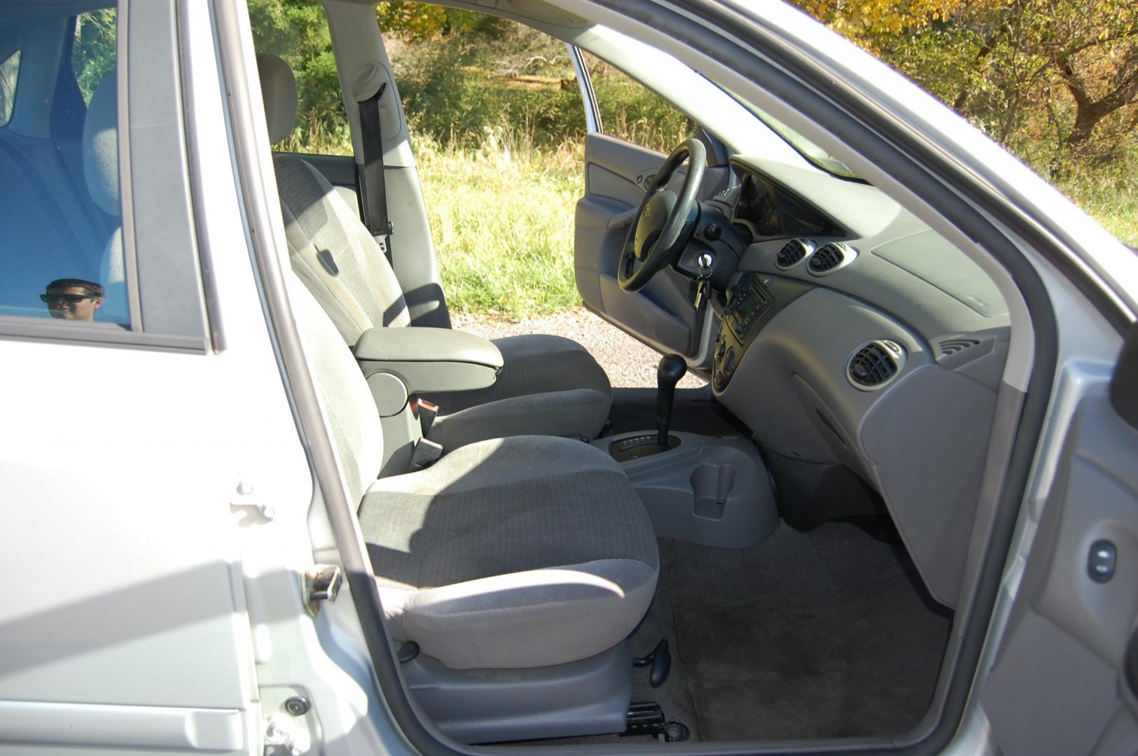 2003 Silver /Gray Cloth Ford Focus SE (1FAFP34P63W) with an 2.0L L4 SOHC 8V engine, Automatic transmission, located at 6528 Lower York Road, New Hope, PA, 18938, (215) 862-9555, 40.358707, -74.977882 - Here for sale is a very nice 2003 Ford Focus SE. Under the hood is a strong running 2.0 liter 4 cylinder which puts power to the front wheels via a smooth shifting automatic transmission. Features include; Gray cloth interior, keyless entry system, one remote, 2 keys, cruise control, tilt steerin - Photo#16