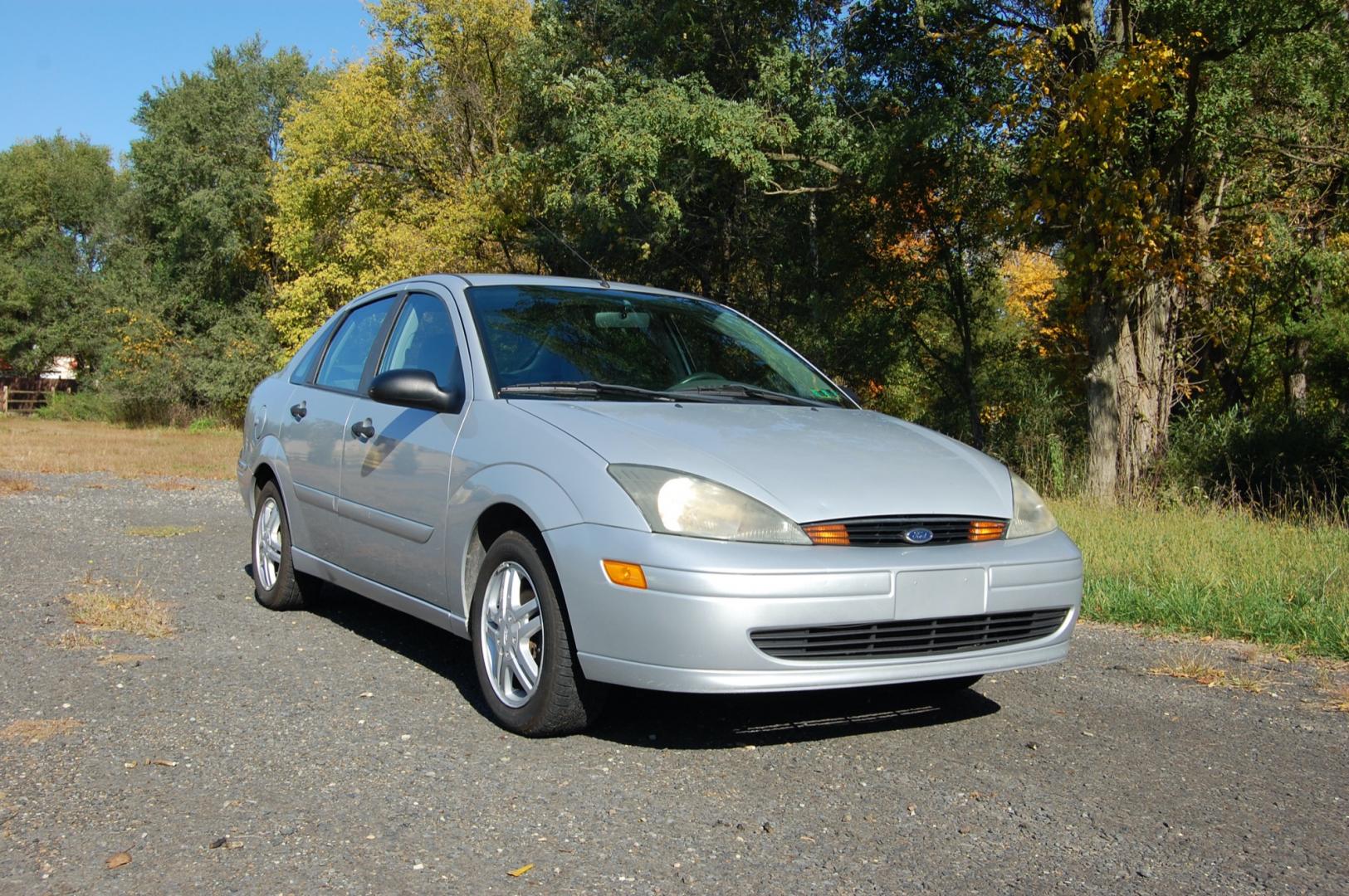 2003 Silver /Gray Cloth Ford Focus SE (1FAFP34P63W) with an 2.0L L4 SOHC 8V engine, Automatic transmission, located at 6528 Lower York Road, New Hope, PA, 18938, (215) 862-9555, 40.358707, -74.977882 - Here for sale is a very nice 2003 Ford Focus SE. Under the hood is a strong running 2.0 liter 4 cylinder which puts power to the front wheels via a smooth shifting automatic transmission. Features include; Gray cloth interior, keyless entry system, one remote, 2 keys, cruise control, tilt steerin - Photo#6