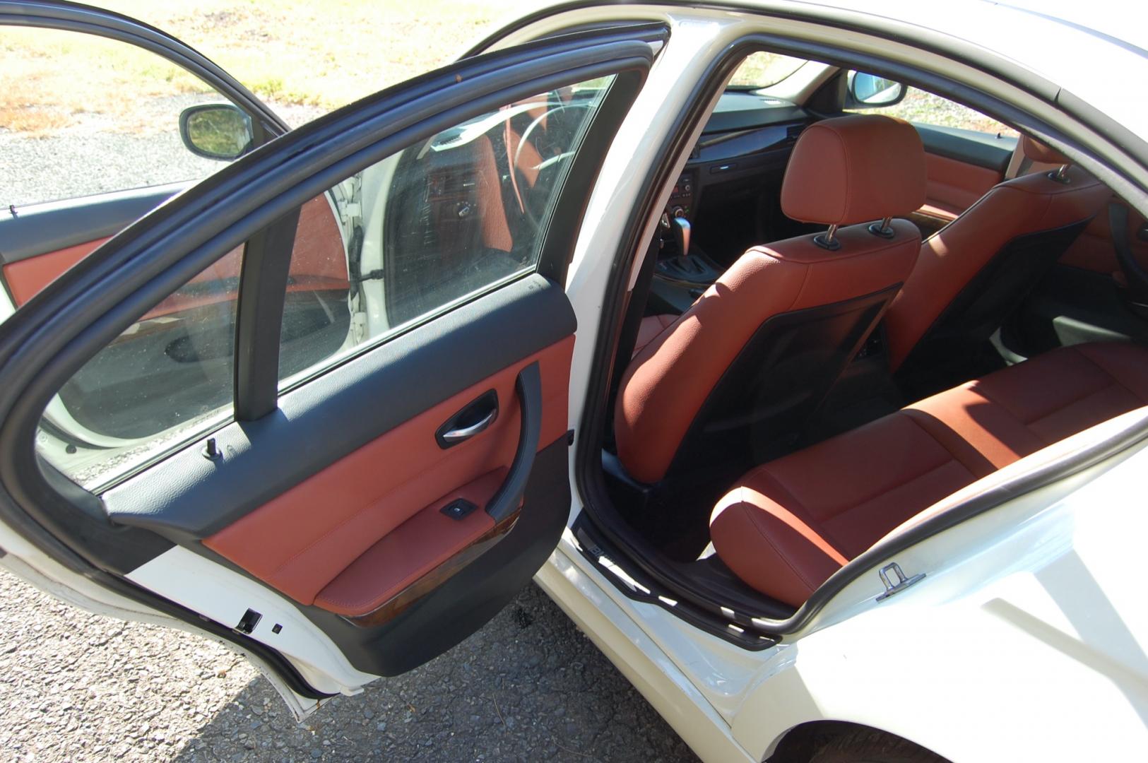 2011 White /Burgundy Leather BMW 3-Series 328i xDrive (WBAPK5C57BA) with an 3.0L L6 DOHC 24V engine, Automatic transmission, located at 6528 Lower York Road, New Hope, PA, 18938, (215) 862-9555, 40.358707, -74.977882 - Here for sale is a very nice 2011 BMW 328i XDrive sedan. Under the hood is a strong running 3.0 liter inline 6 cylinder which puts power to the AWD system via a smooth shifting automatic transmission. Features include; Burgundy leather interior, wood grain trim, keyless entry system, 2 master keys - Photo#10