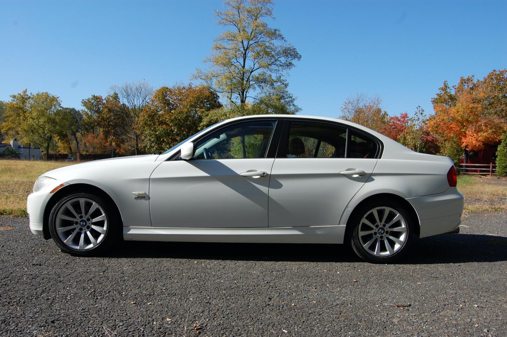 2011 White /Burgundy Leather BMW 3-Series 328i xDrive (WBAPK5C57BA) with an 3.0L L6 DOHC 24V engine, Automatic transmission, located at 6528 Lower York Road, New Hope, PA, 18938, (215) 862-9555, 40.358707, -74.977882 - Here for sale is a very nice 2011 BMW 328i XDrive sedan. Under the hood is a strong running 3.0 liter inline 6 cylinder which puts power to the AWD system via a smooth shifting automatic transmission. Features include; Burgundy leather interior, wood grain trim, keyless entry system, 2 master keys - Photo#1