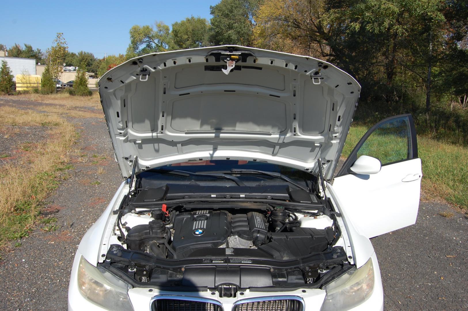 2011 White /Burgundy Leather BMW 3-Series 328i xDrive (WBAPK5C57BA) with an 3.0L L6 DOHC 24V engine, Automatic transmission, located at 6528 Lower York Road, New Hope, PA, 18938, (215) 862-9555, 40.358707, -74.977882 - Here for sale is a very nice 2011 BMW 328i XDrive sedan. Under the hood is a strong running 3.0 liter inline 6 cylinder which puts power to the AWD system via a smooth shifting automatic transmission. Features include; Burgundy leather interior, wood grain trim, keyless entry system, 2 master keys - Photo#20